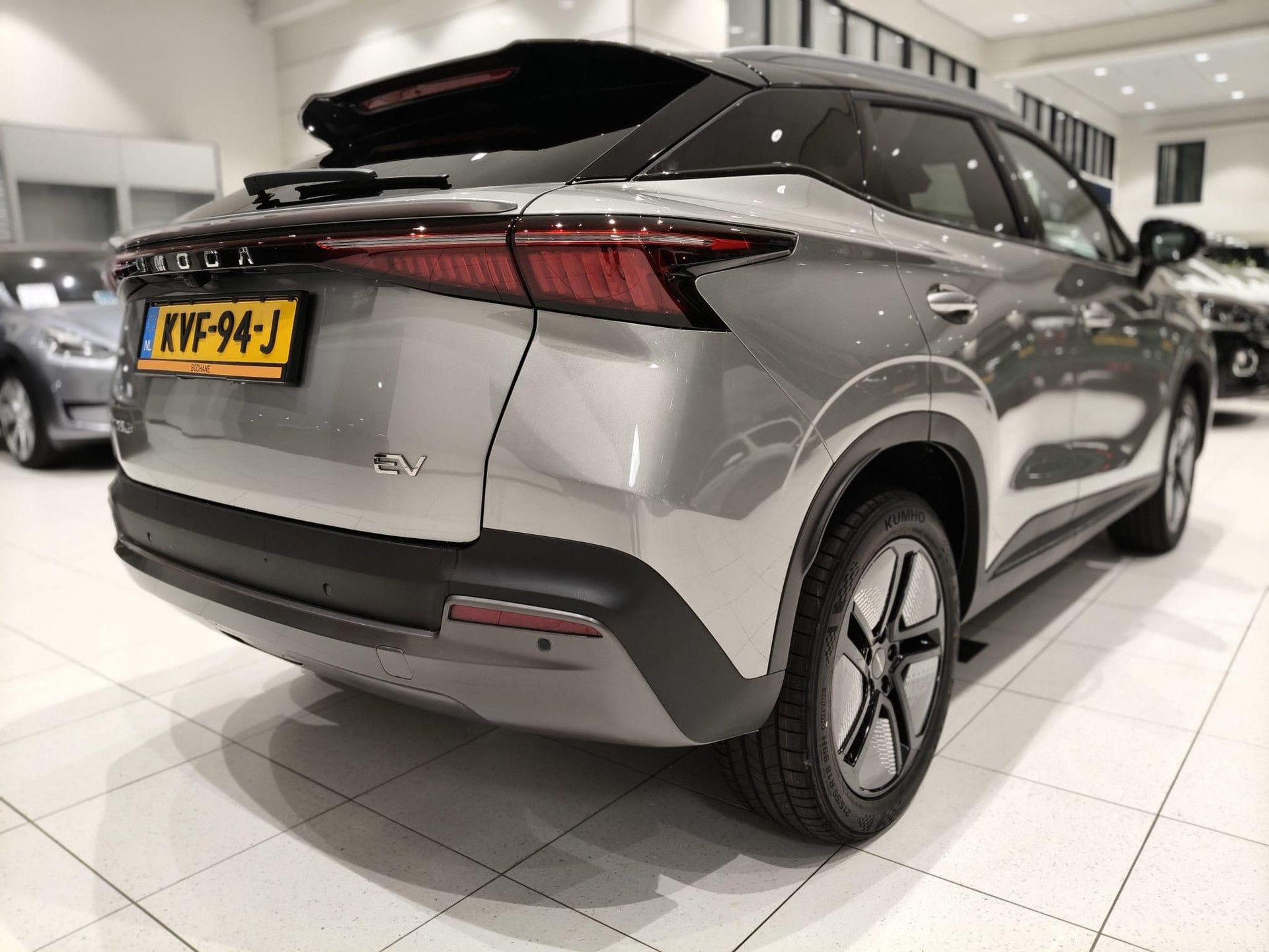 Omoda 5EV met kenteken KVF-94-J – autofoto 2