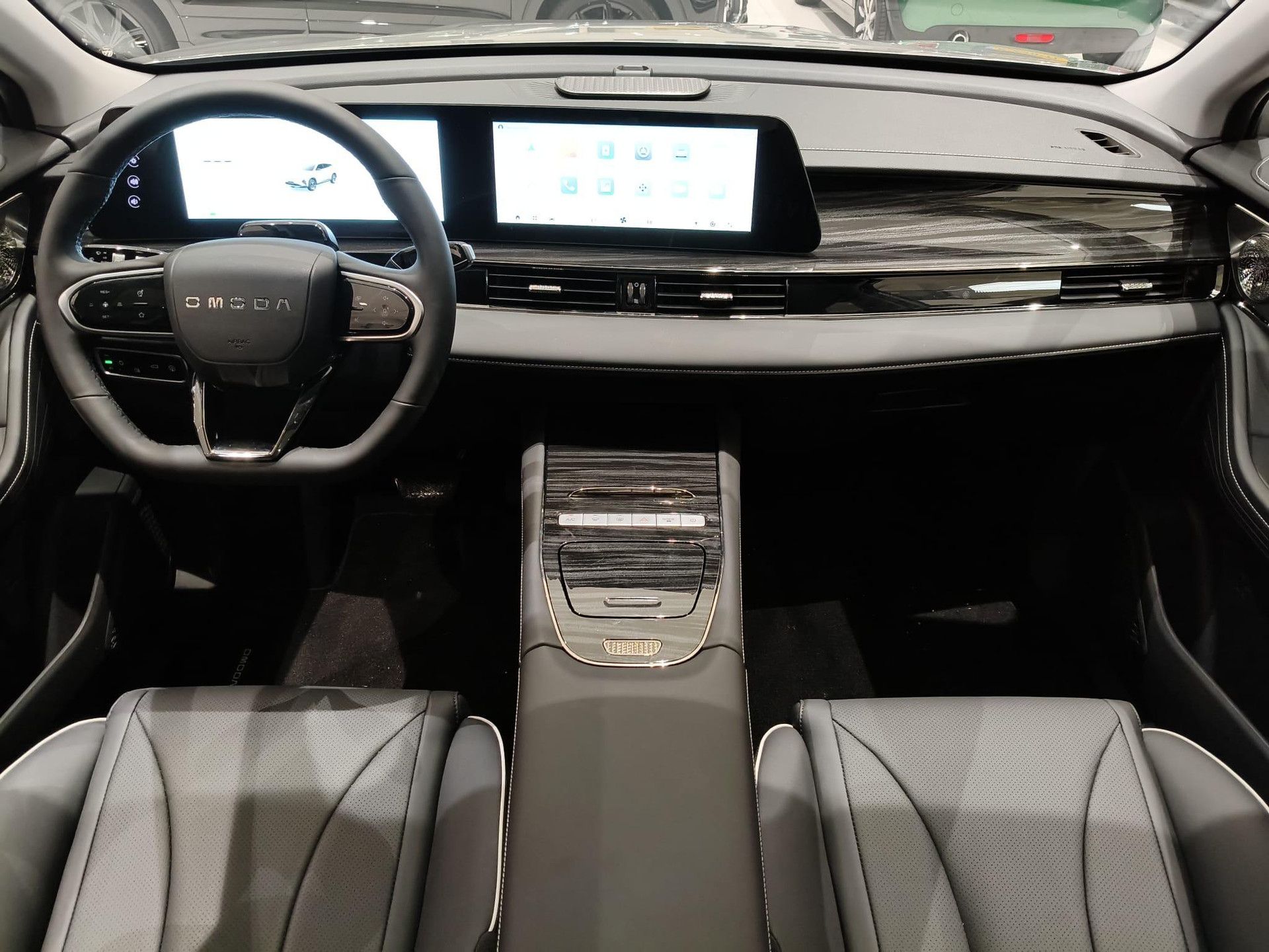 Omoda 5EV met kenteken KVF-94-J – autofoto 3
