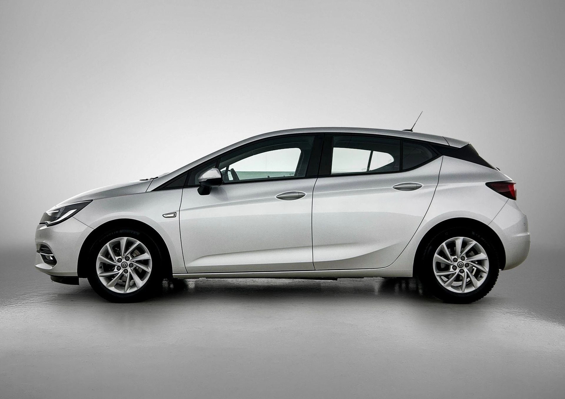 Opel Astra met kenteken 43100 – autofoto 4