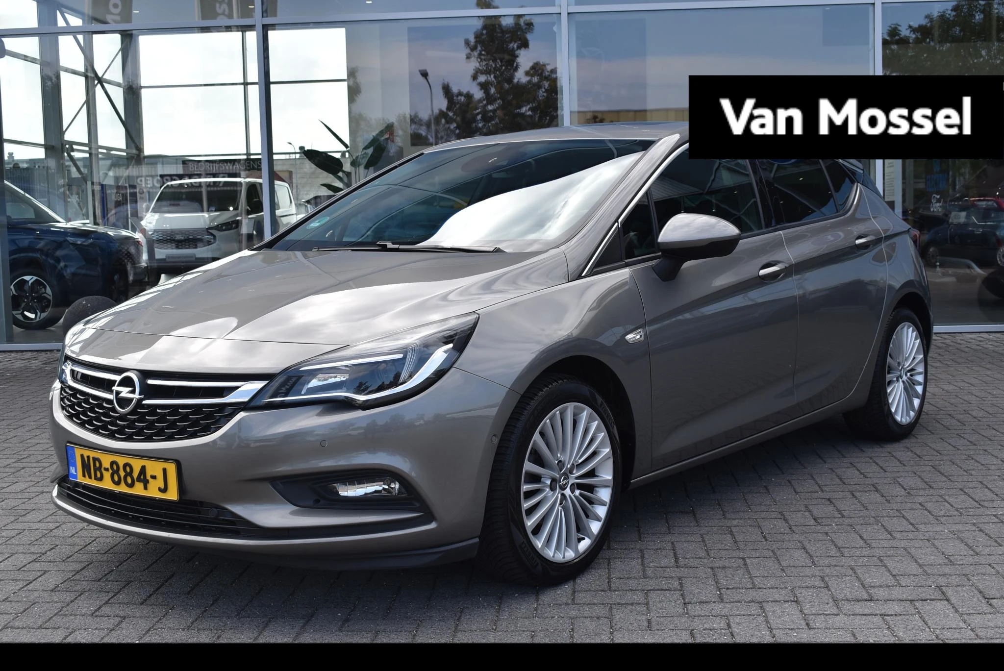 Opel Astra met kenteken 51100 – autofoto 2