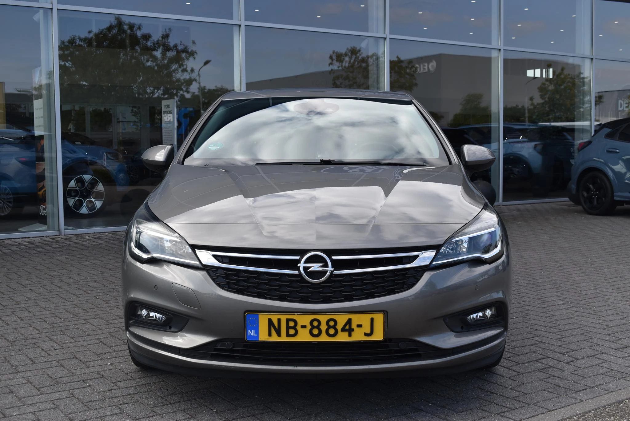 Opel Astra met kenteken 51100 – autofoto 4