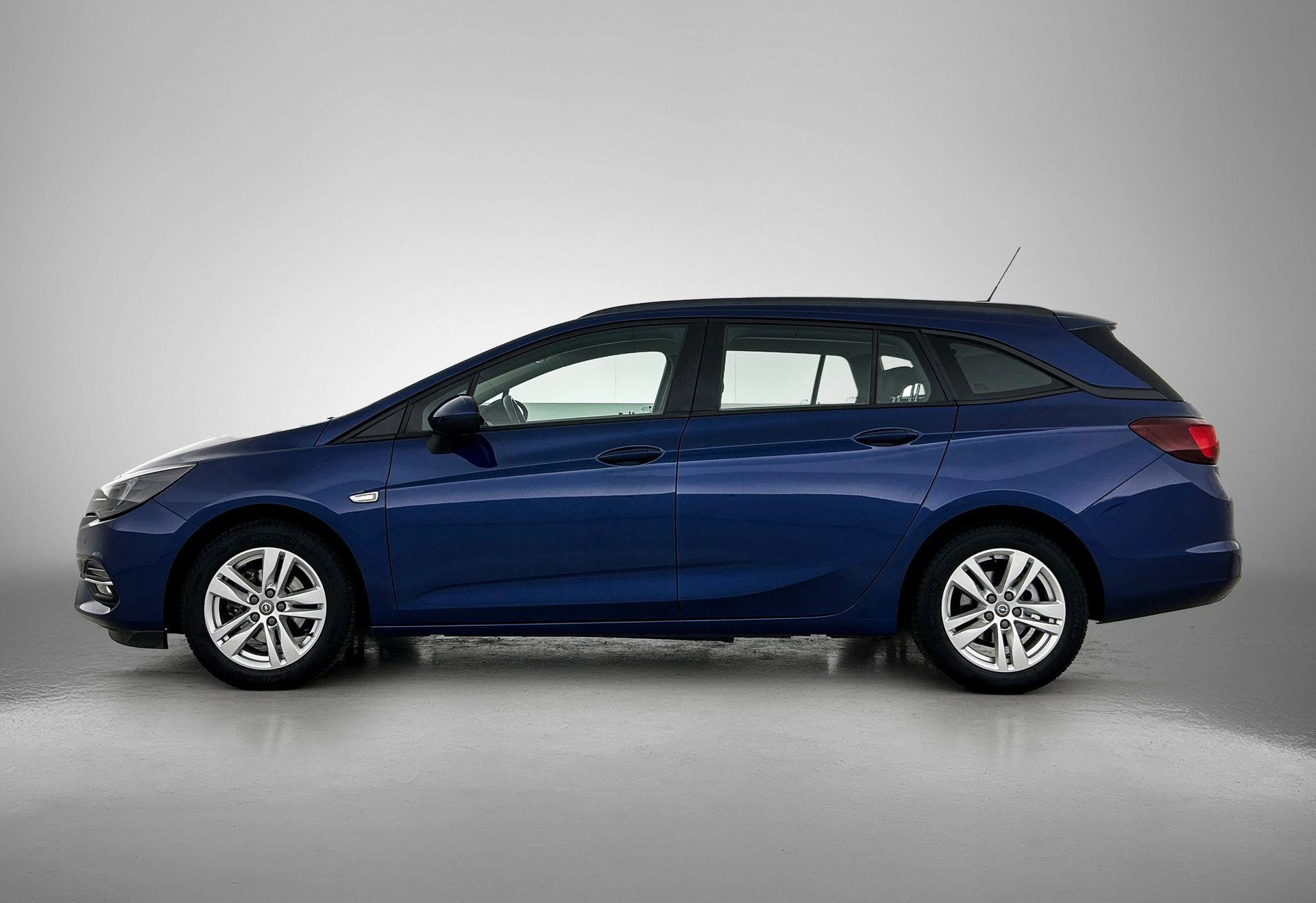 Opel Astra met kenteken 55100 – autofoto 4