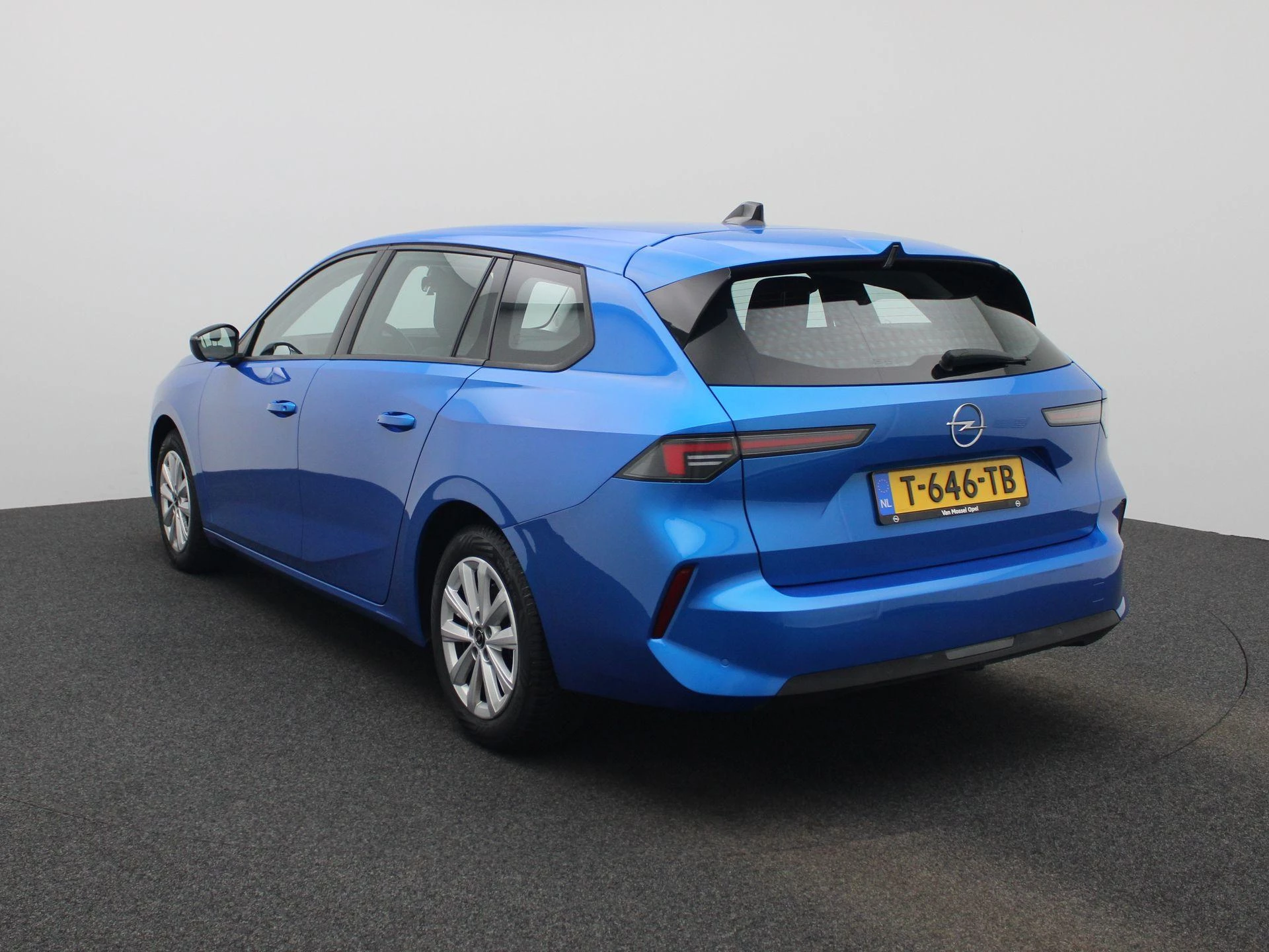 Opel Astra met kenteken T-646-TB – autofoto 3