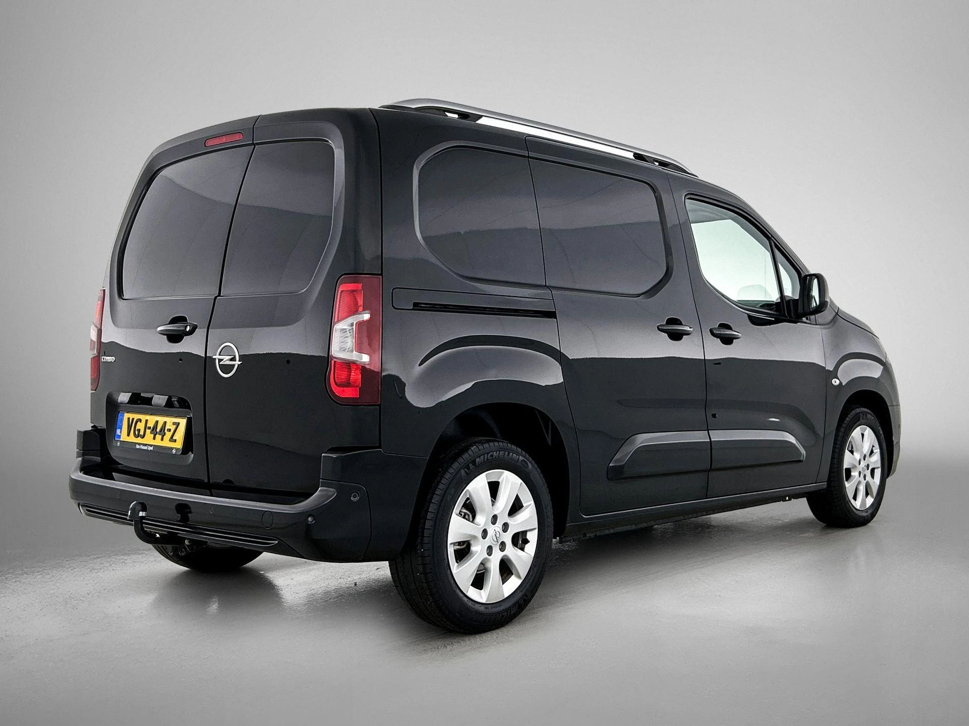 Opel Combo met kenteken 46100 – autofoto 5
