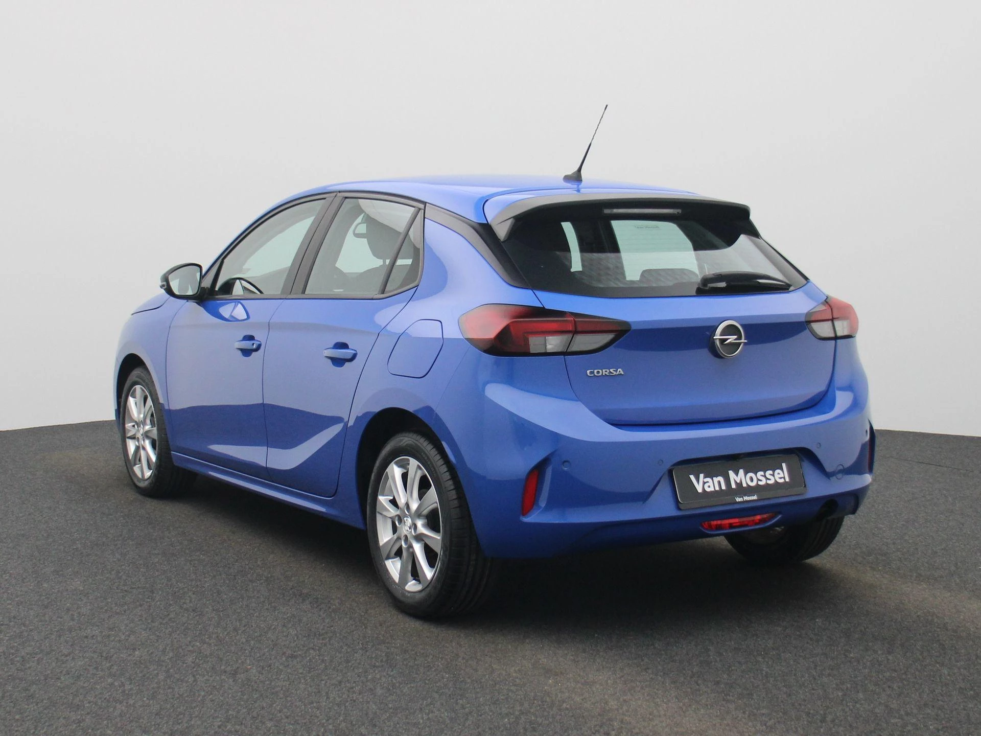 Opel Corsa met kenteken 37100 – autofoto 3