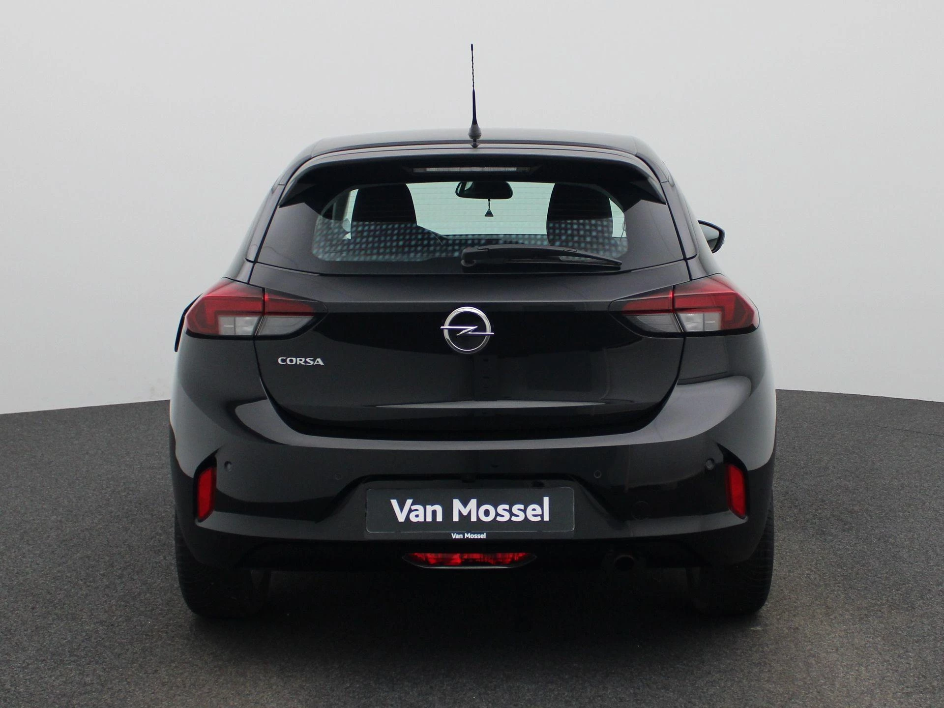 Opel Corsa met kenteken 37100 – autofoto 5