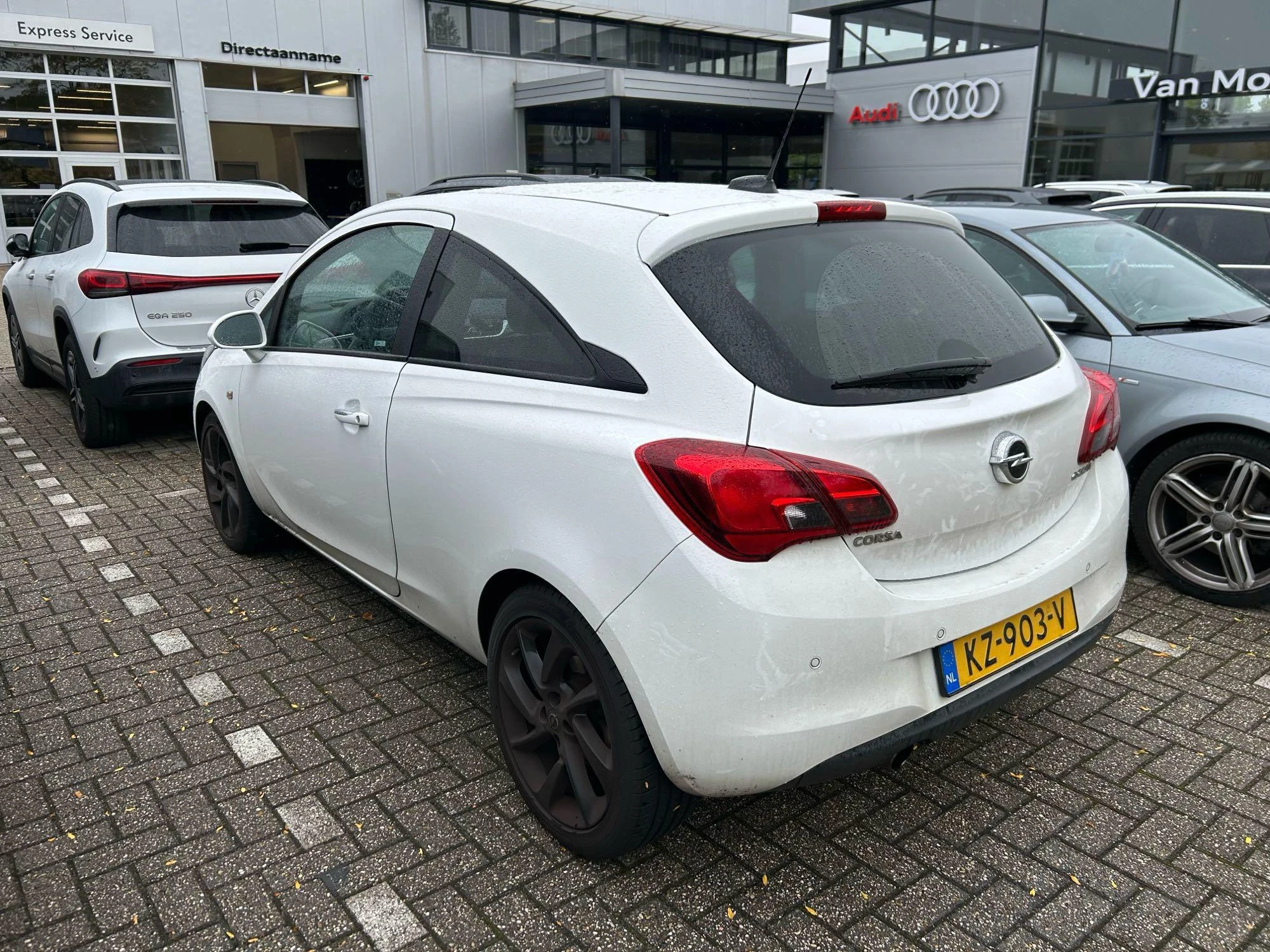 Opel Corsa met kenteken 42100 – autofoto 4