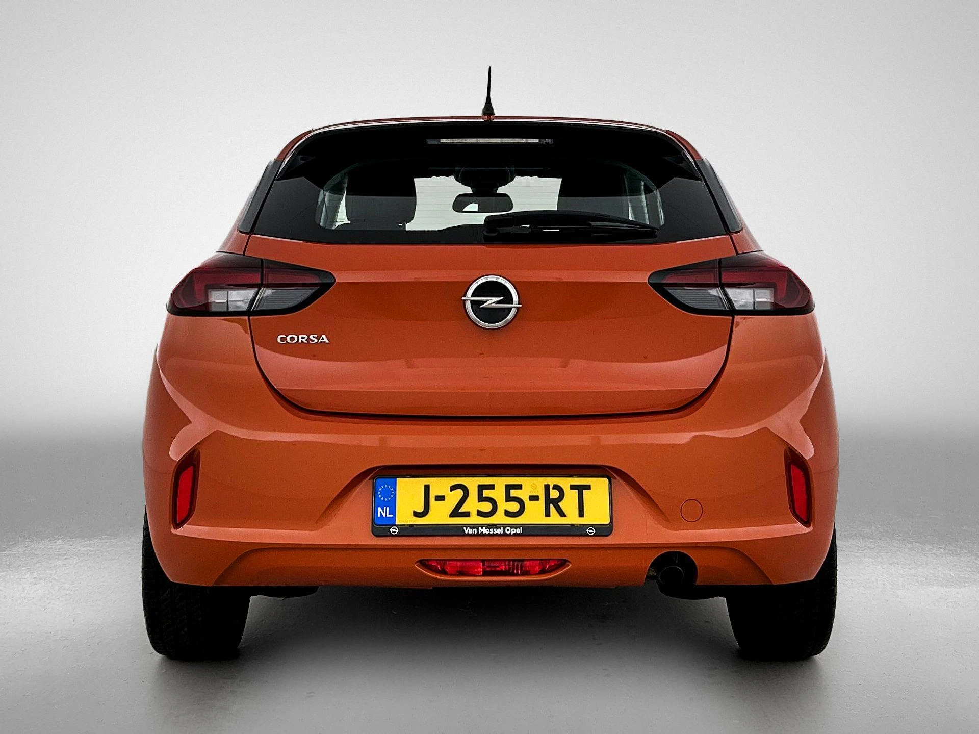 Opel Corsa met kenteken 42100 – autofoto 5