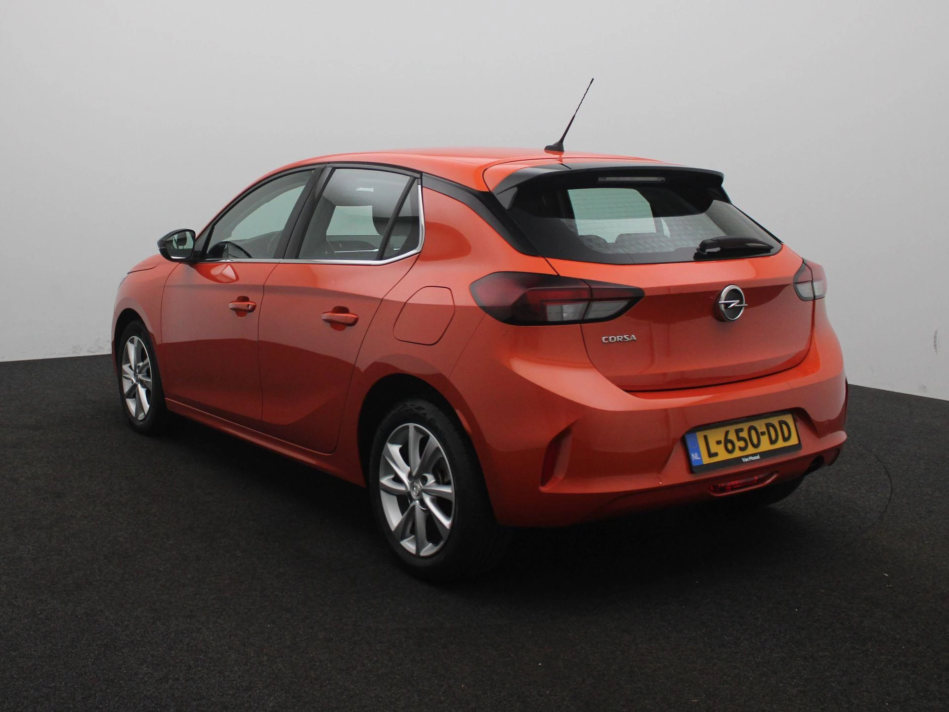 Opel Corsa met kenteken 43100 – autofoto 3