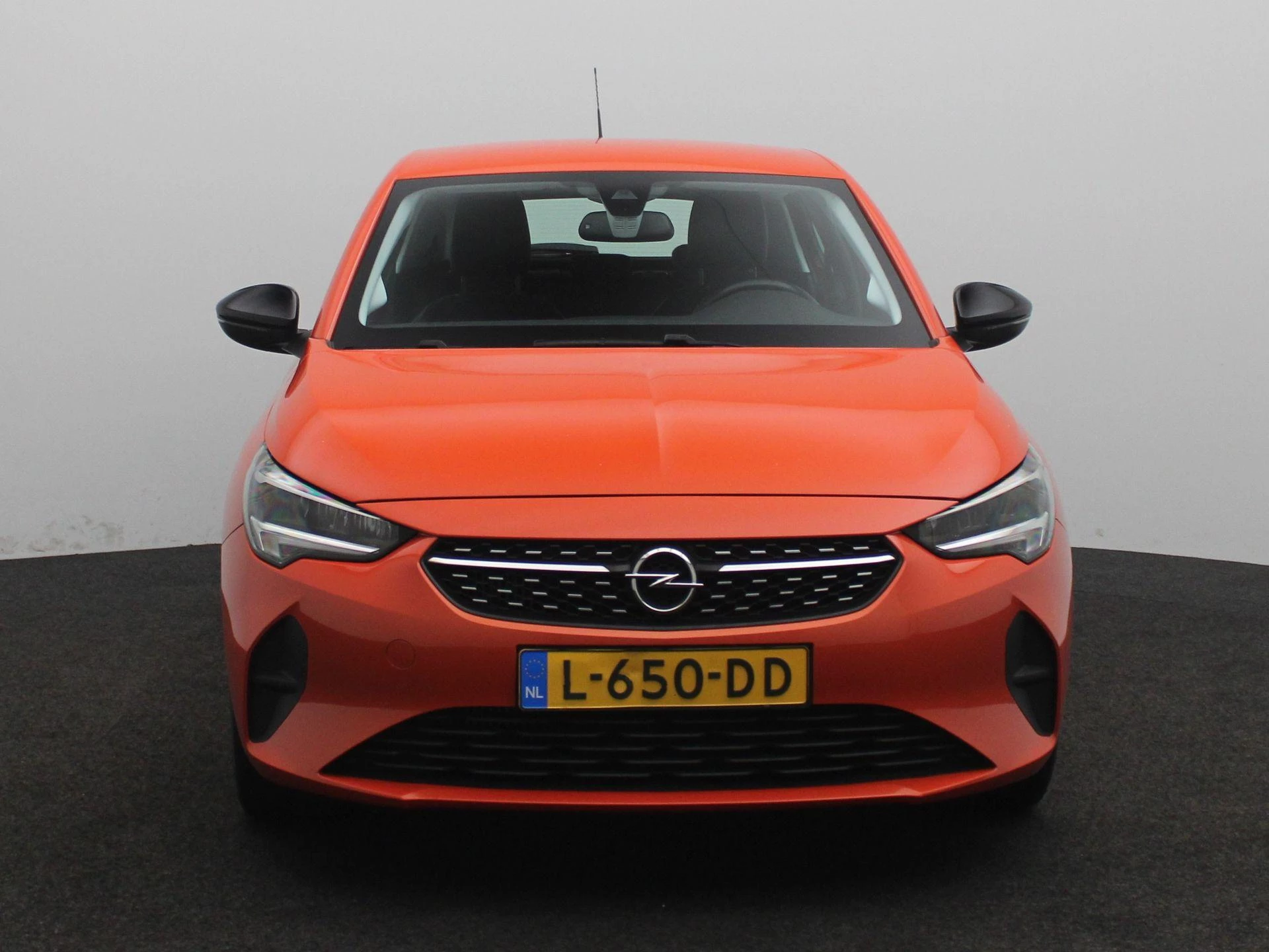 Opel Corsa met kenteken 43100 – autofoto 4