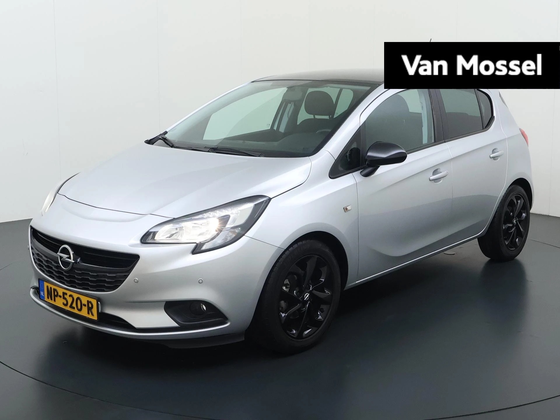 Opel Corsa met kenteken 58100 – autofoto 2