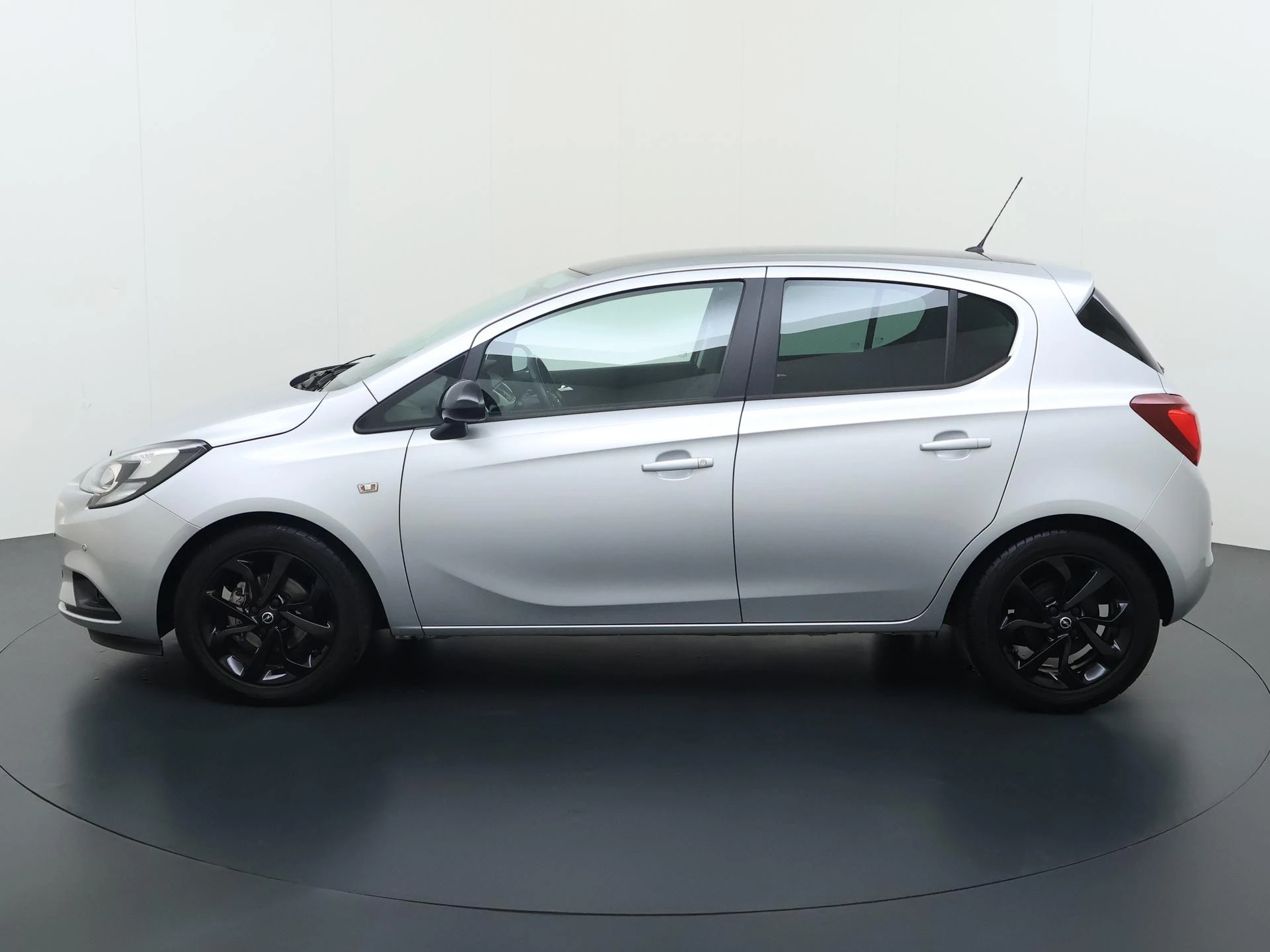 Opel Corsa met kenteken 58100 – autofoto 3