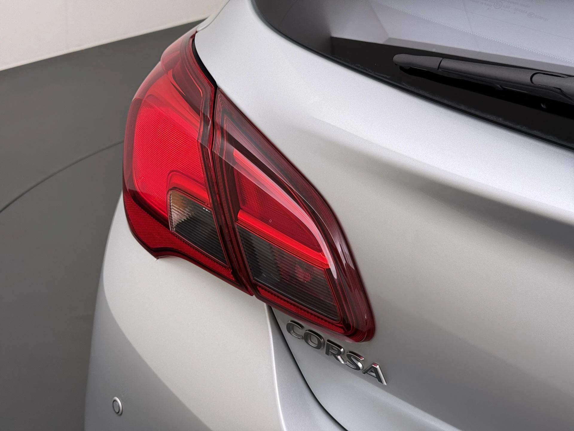 Opel Corsa met kenteken 58100 – autofoto 4
