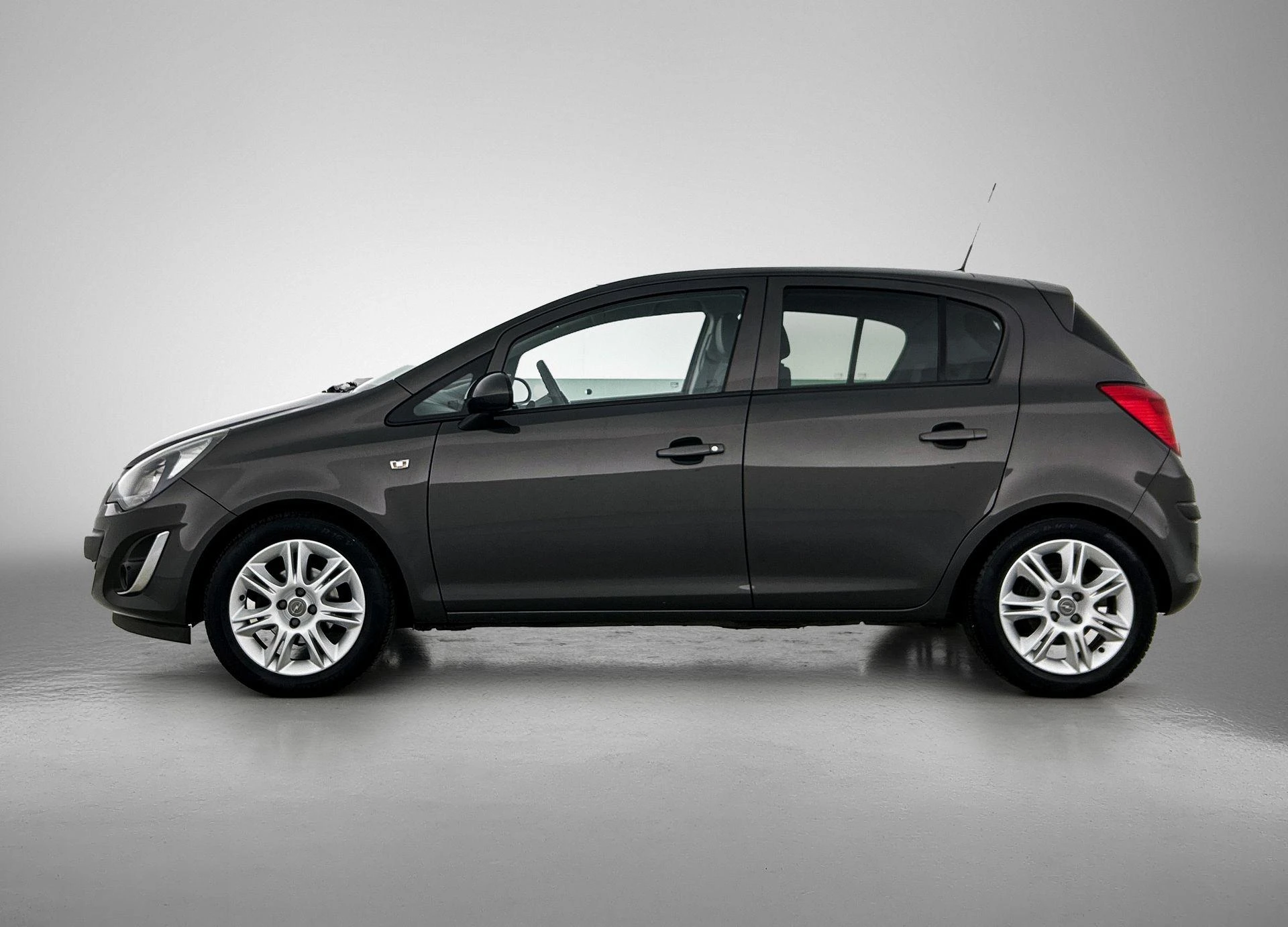 Opel Corsa met kenteken 62100 – autofoto 4