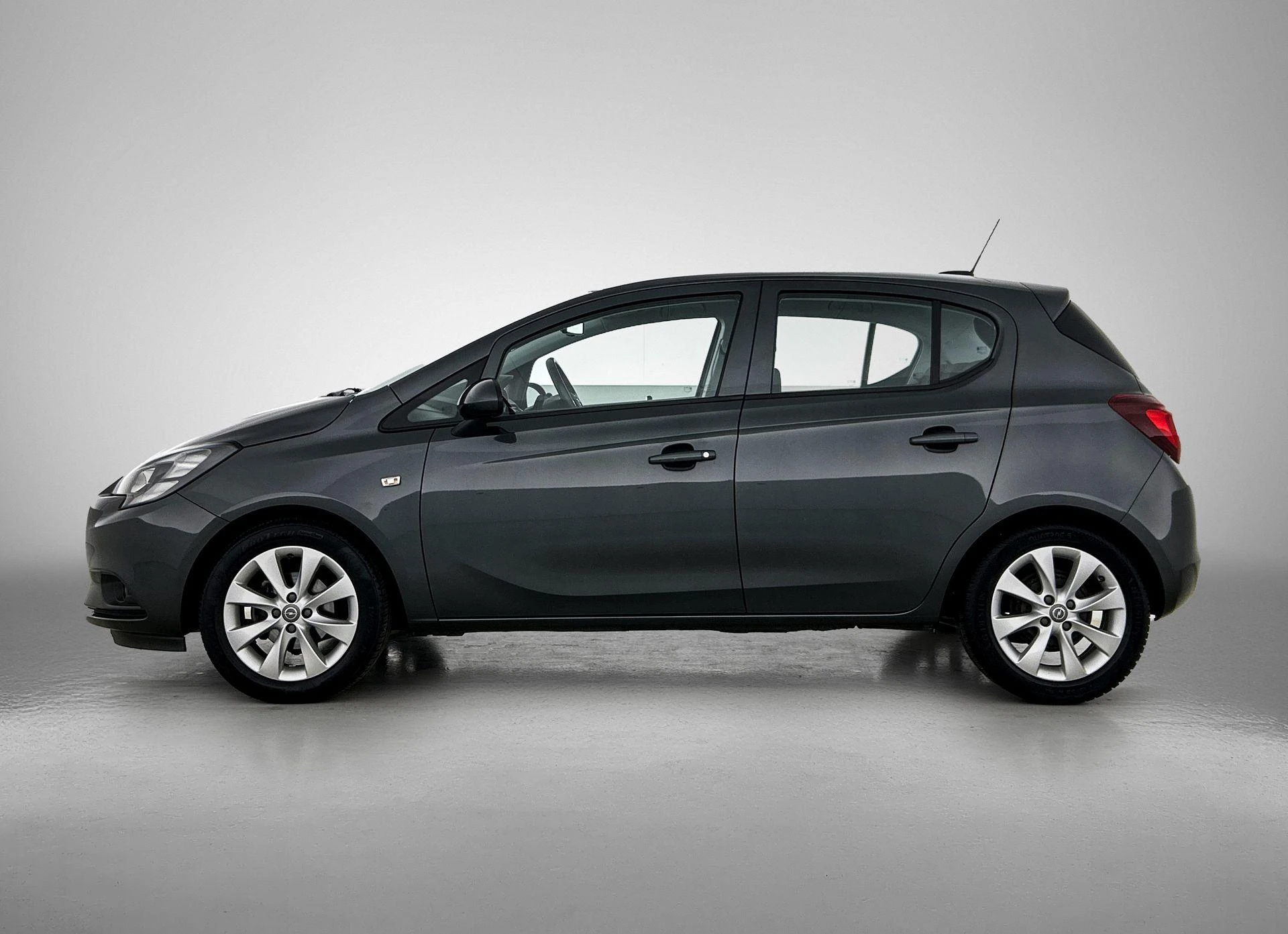 Opel Corsa met kenteken 63100 – autofoto 4