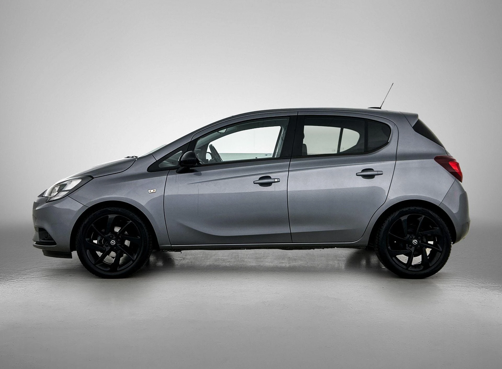 Opel Corsa met kenteken 63100 – autofoto 4