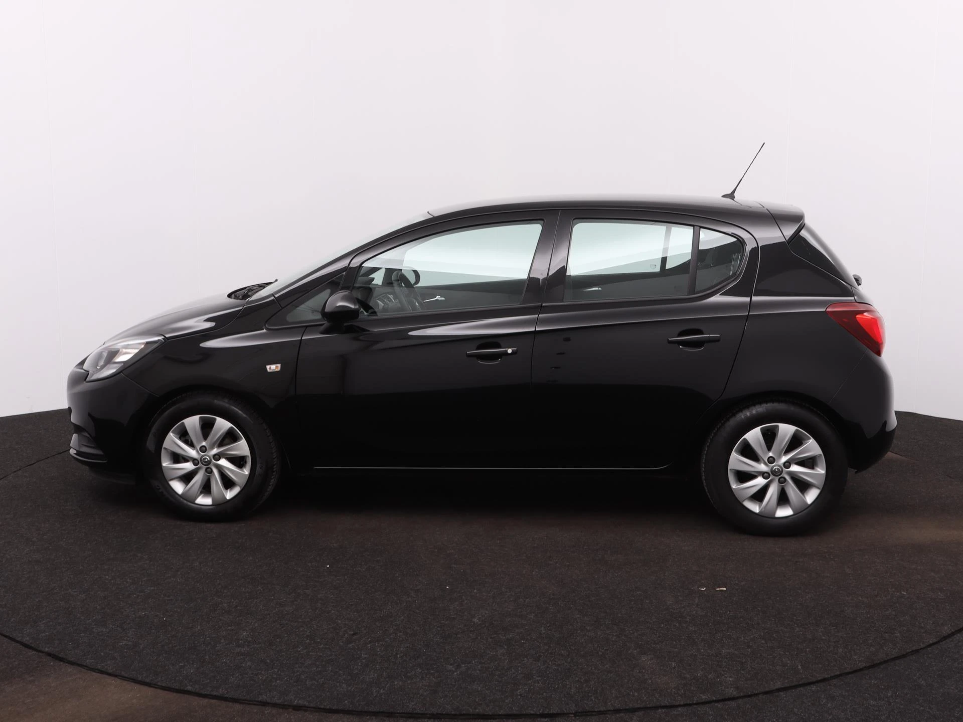 Opel Corsa met kenteken 67100 – autofoto 4