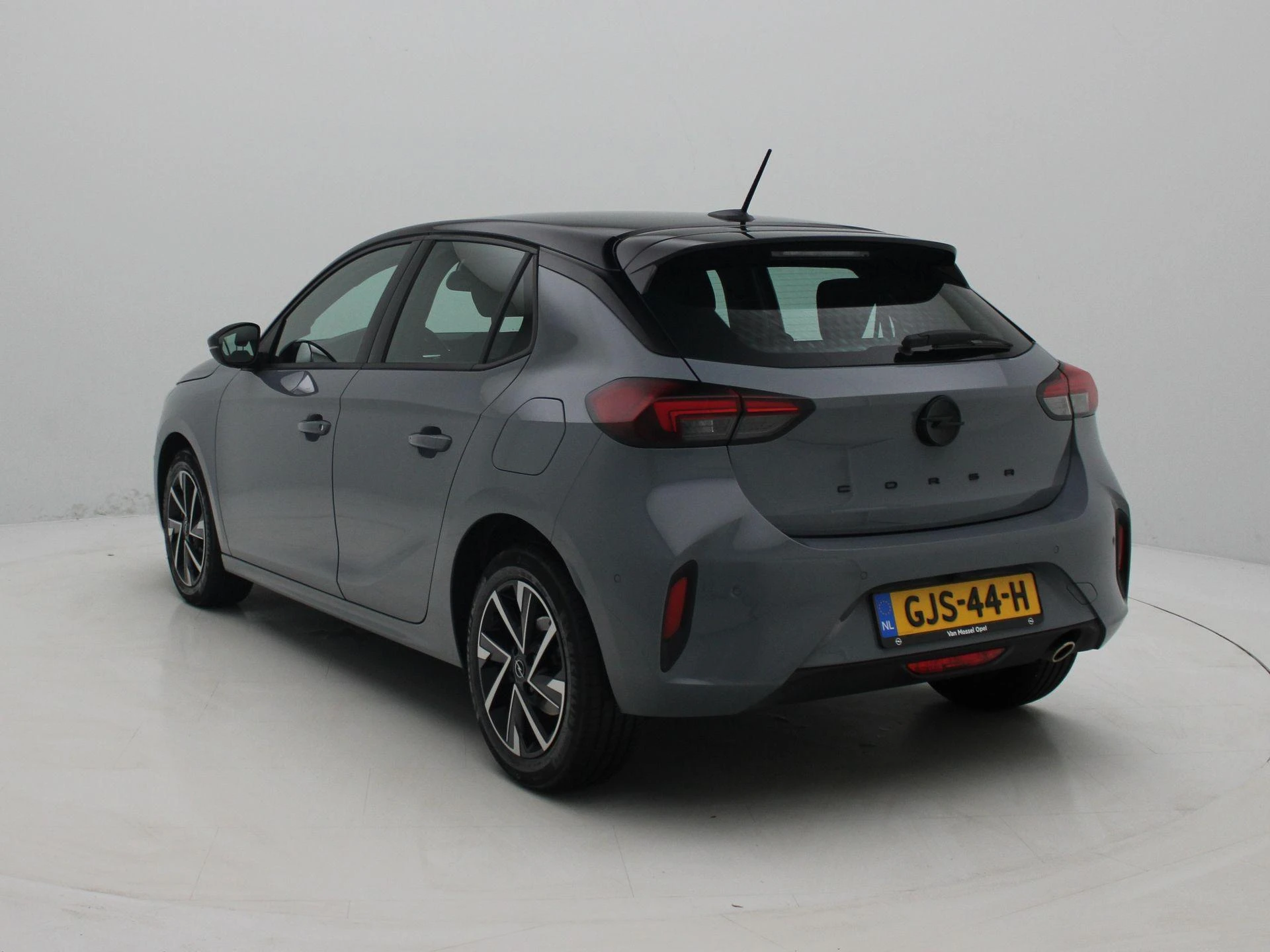 Opel Corsa met kenteken GJS-44-H – autofoto 3