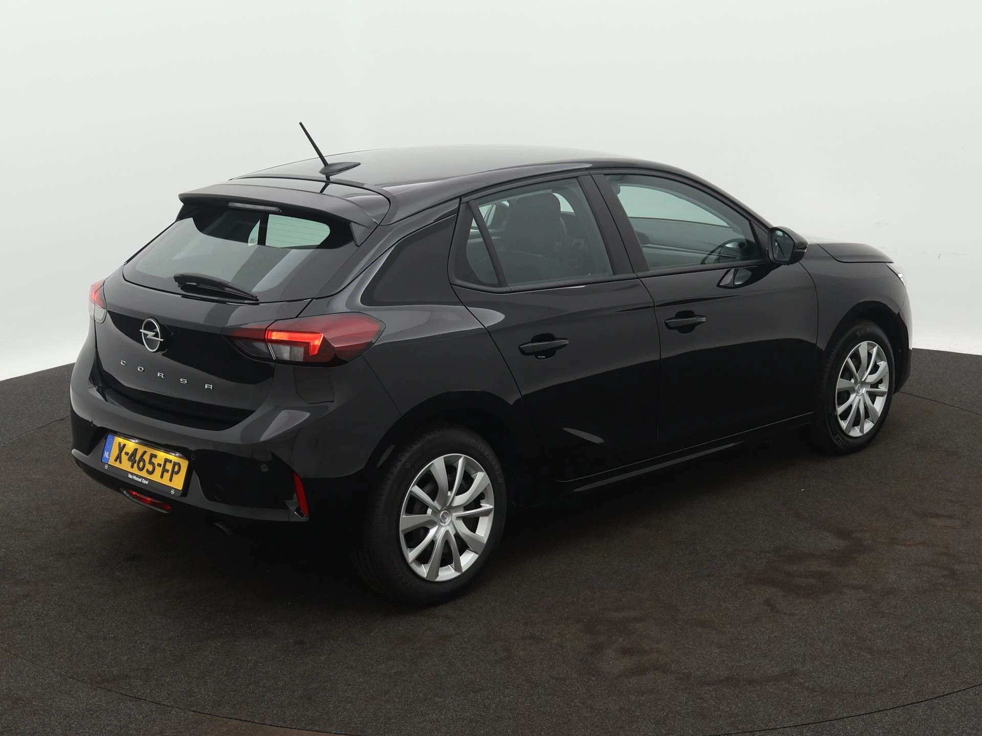 Opel Corsa met kenteken X-465-FP – autofoto 5