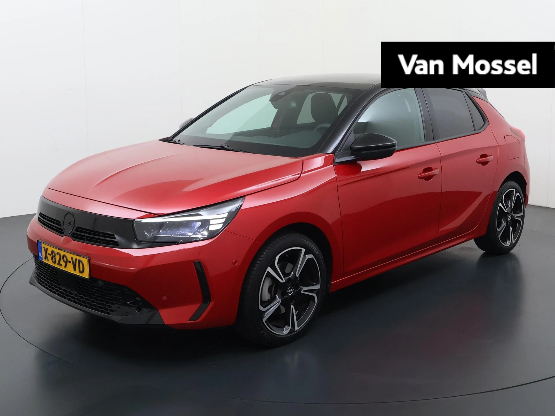 Opel Corsa met kenteken X-829-VD – autofoto 2
