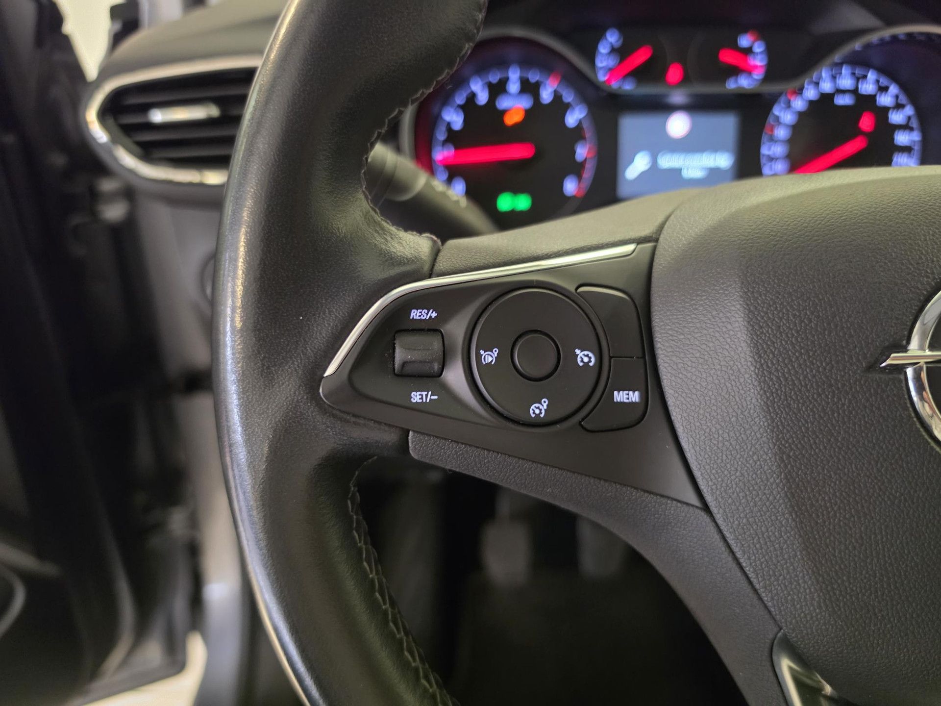 Opel Crossland met kenteken L-177-LB – autofoto 4