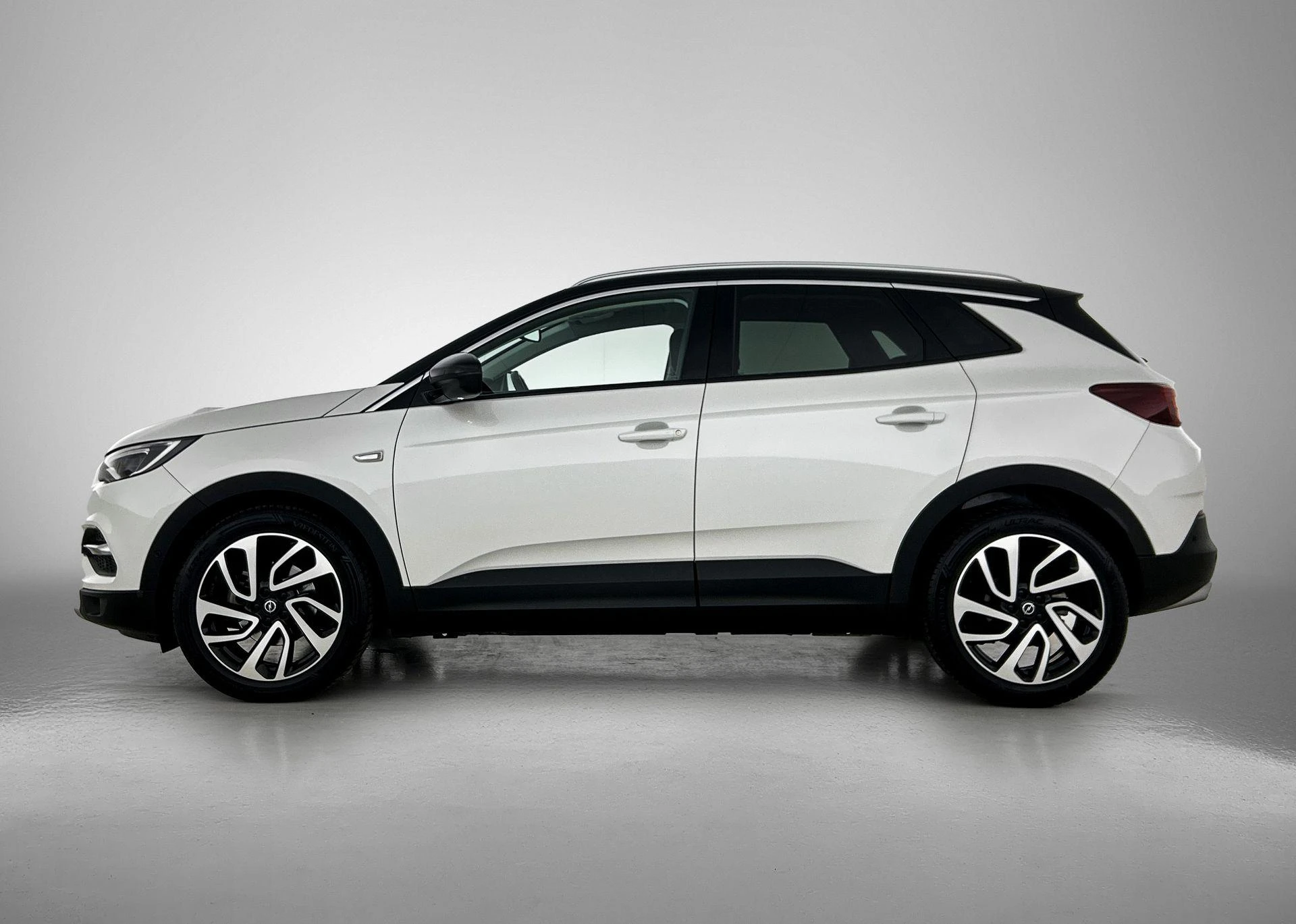 Opel GrandlandX met kenteken 53100 – autofoto 4