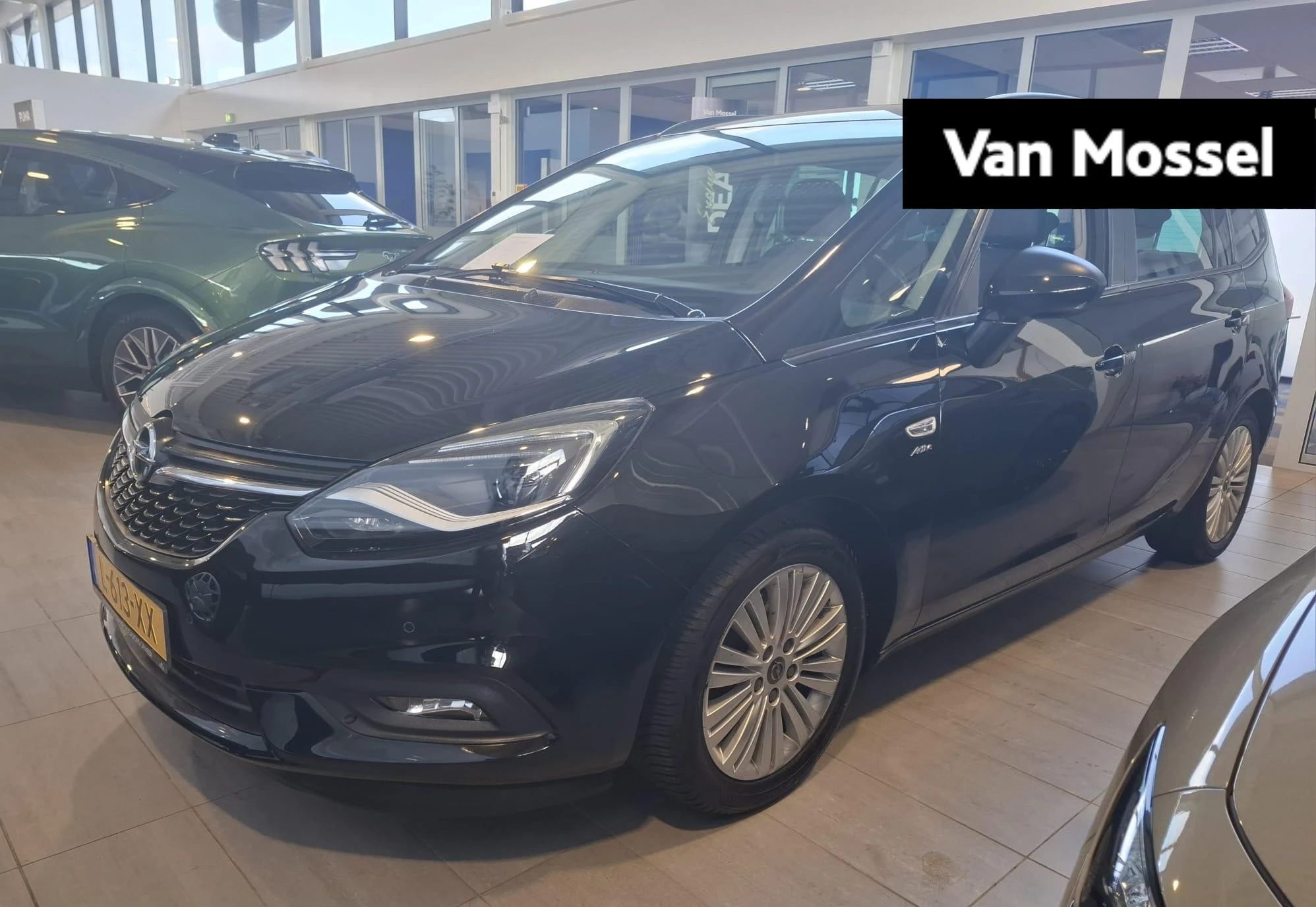 Opel ZafiraTourer met kenteken 76100 – autofoto 2
