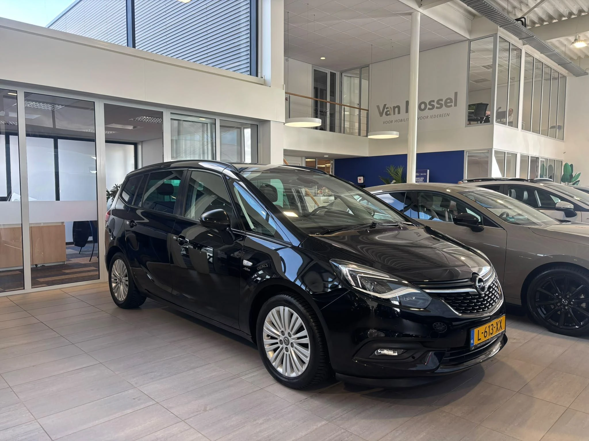 Opel ZafiraTourer met kenteken 76100 – autofoto 4
