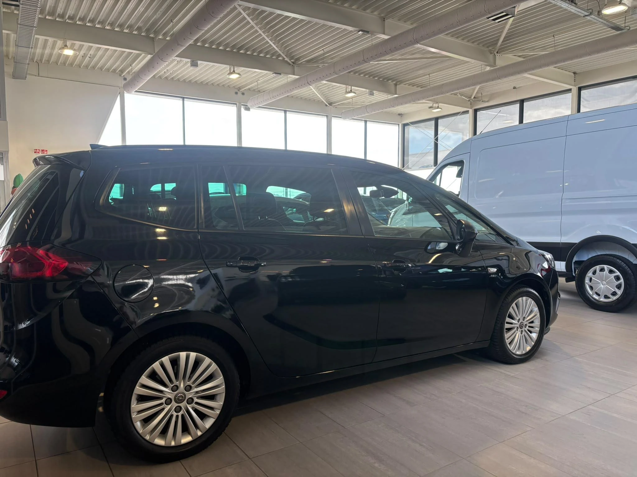 Opel ZafiraTourer met kenteken 76100 – autofoto 5