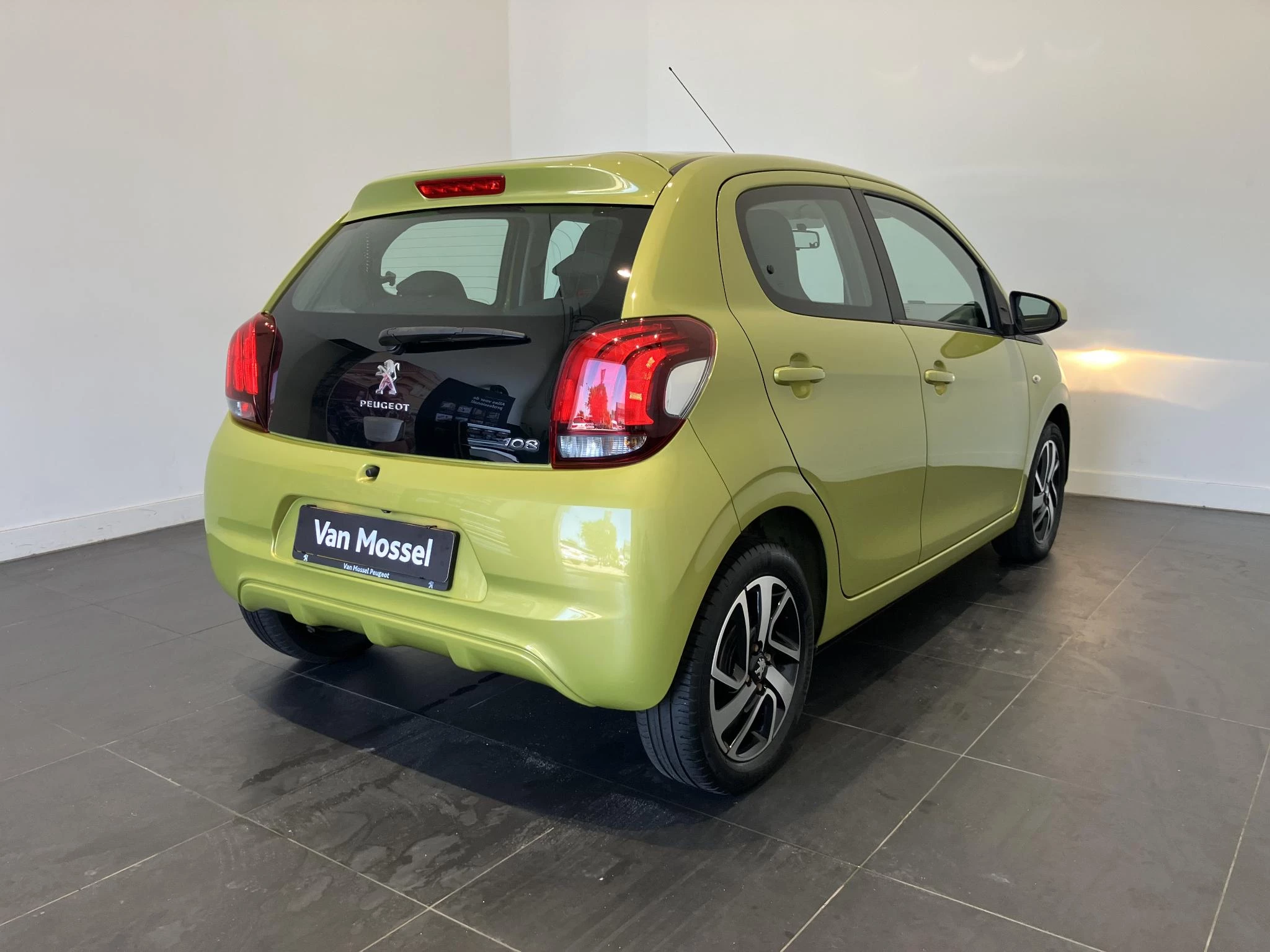 Peugeot 108 met kenteken 42100 – autofoto 4