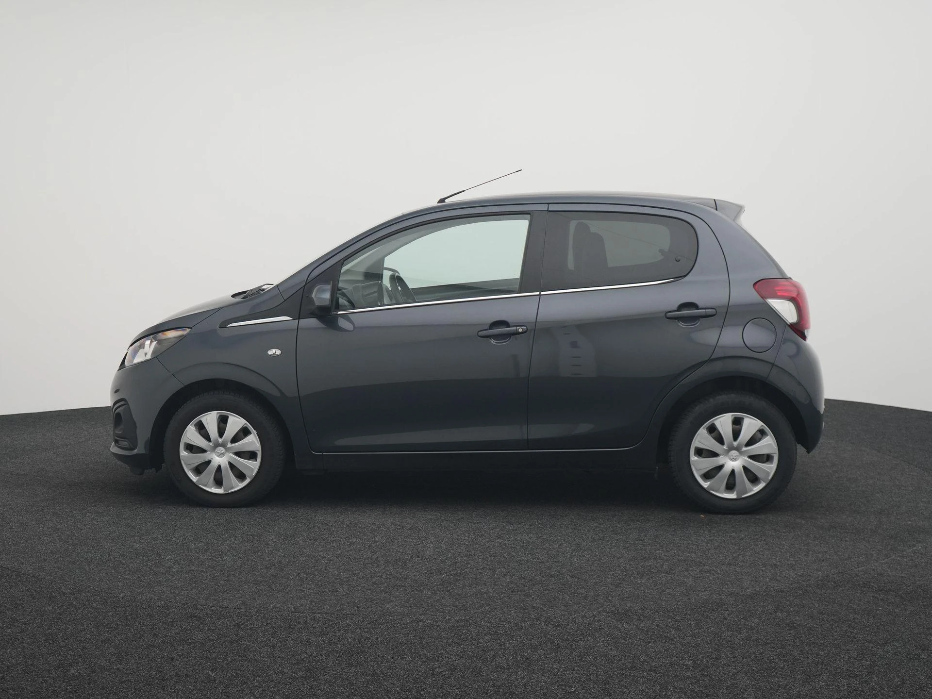 Peugeot 108 met kenteken 42100 – autofoto 5