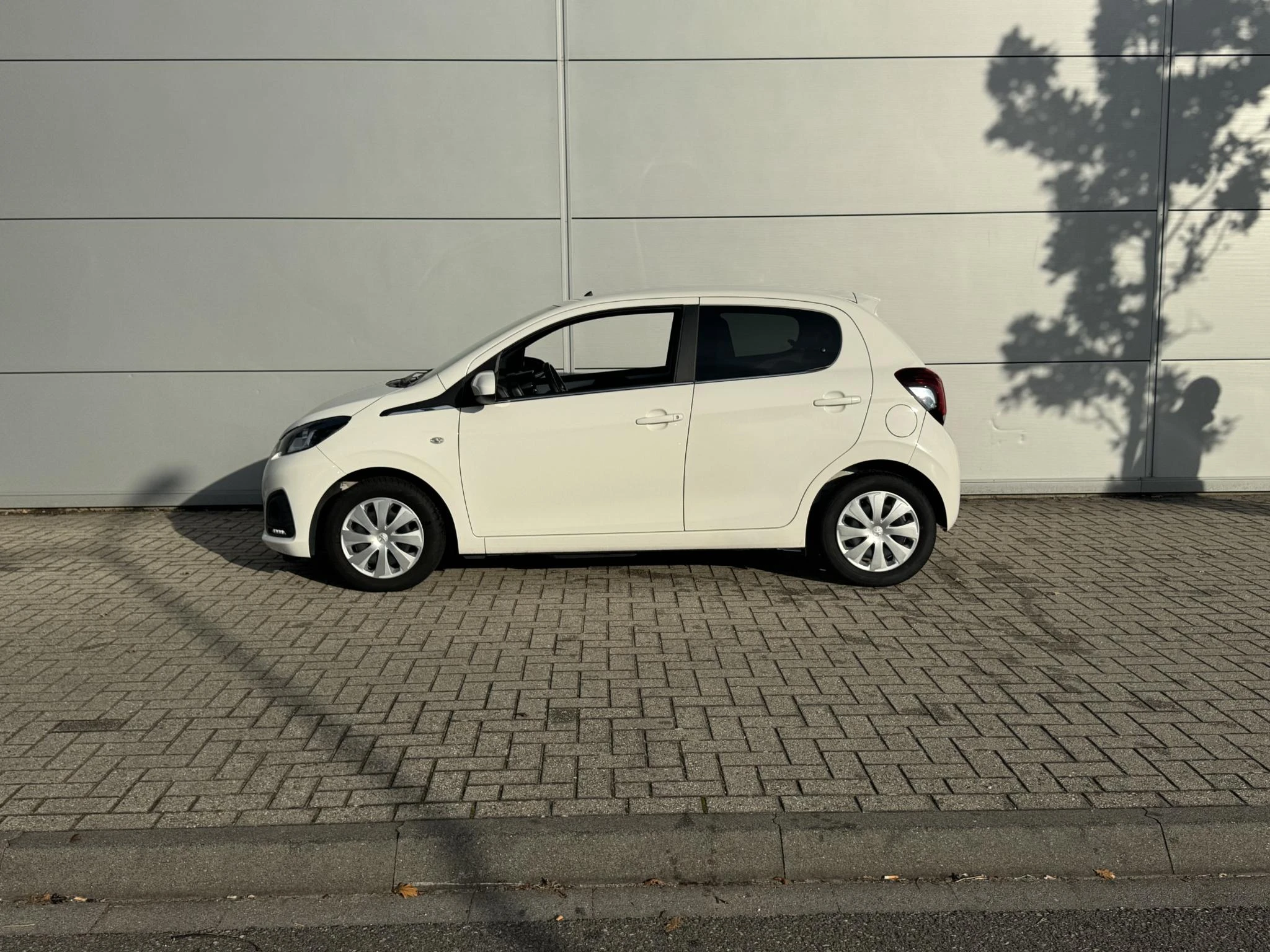 Peugeot 108 met kenteken 43100 – autofoto 5
