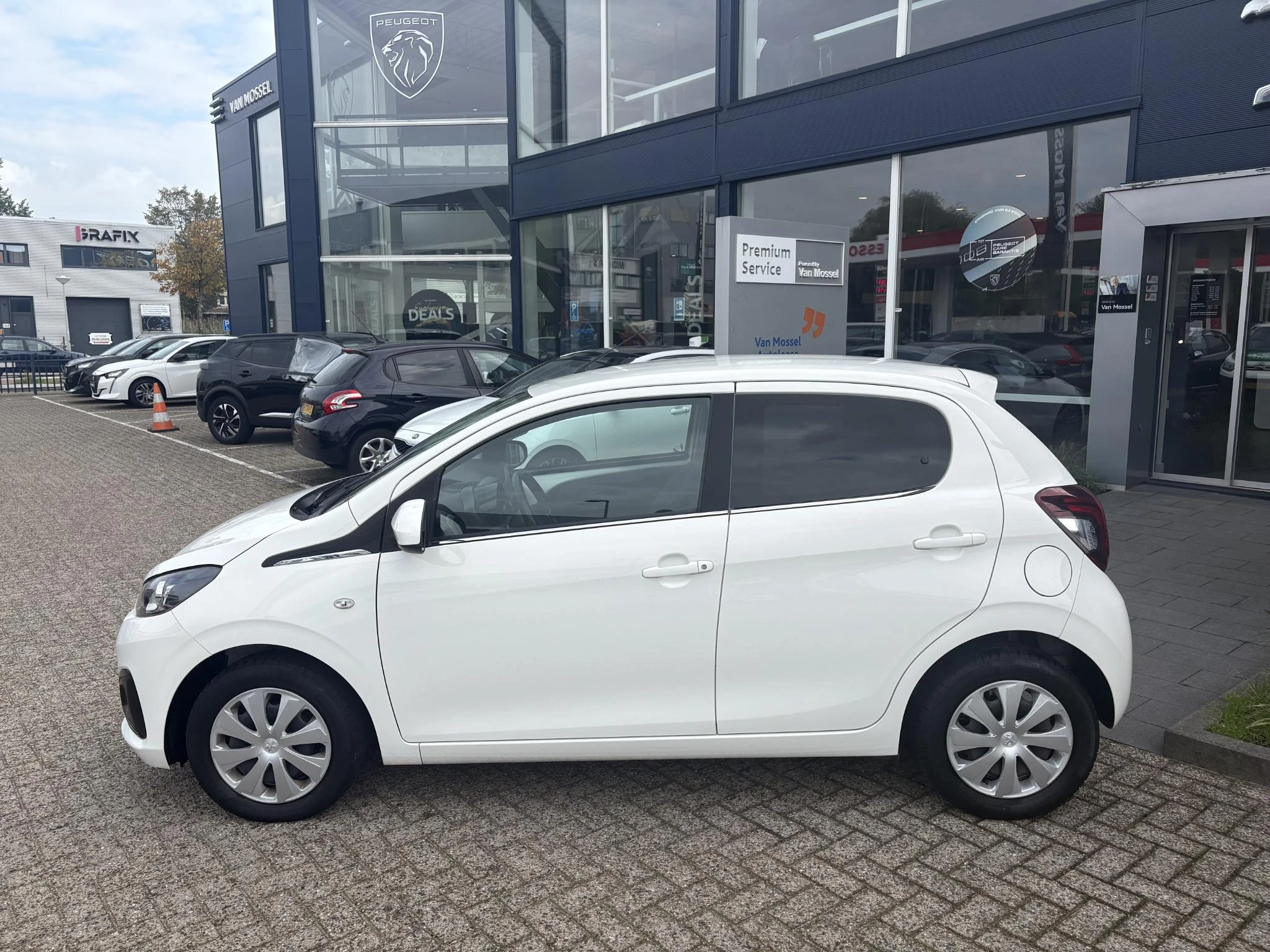Peugeot 108 met kenteken 43100 – autofoto 5