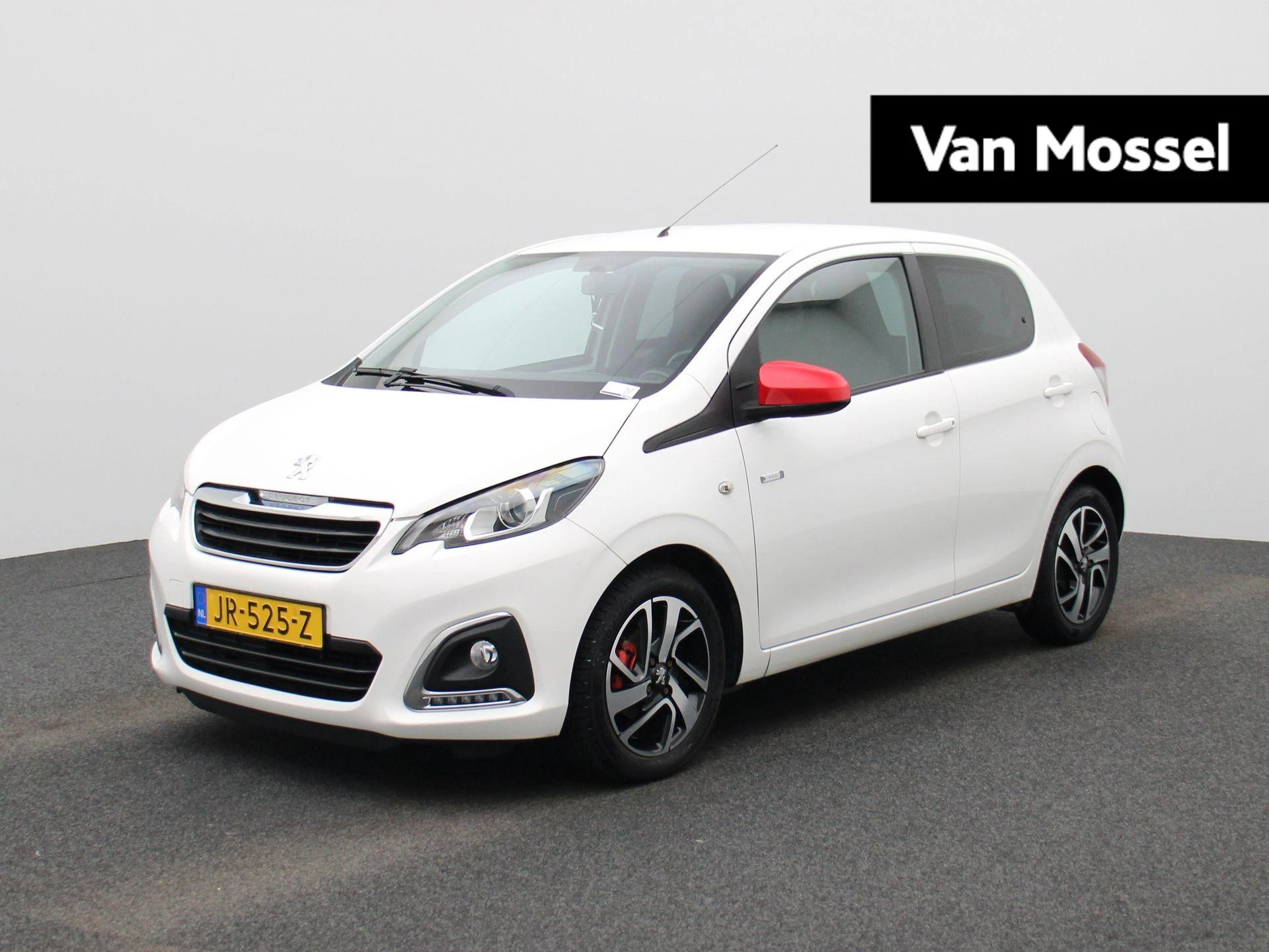 Peugeot 108 met kenteken 45100 – autofoto 2