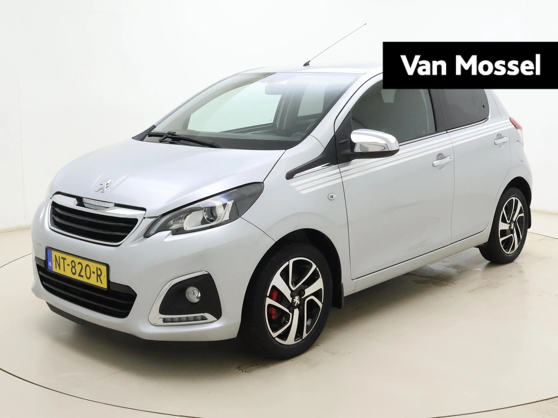 Peugeot 108 met kenteken 45100 – autofoto 2