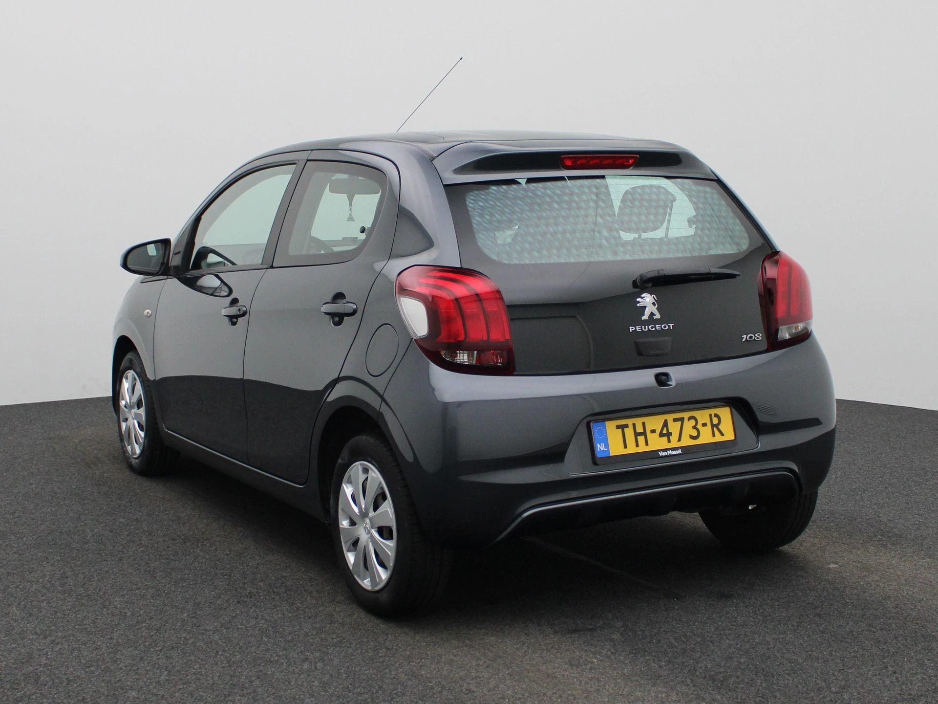 Peugeot 108 met kenteken 45100 – autofoto 3