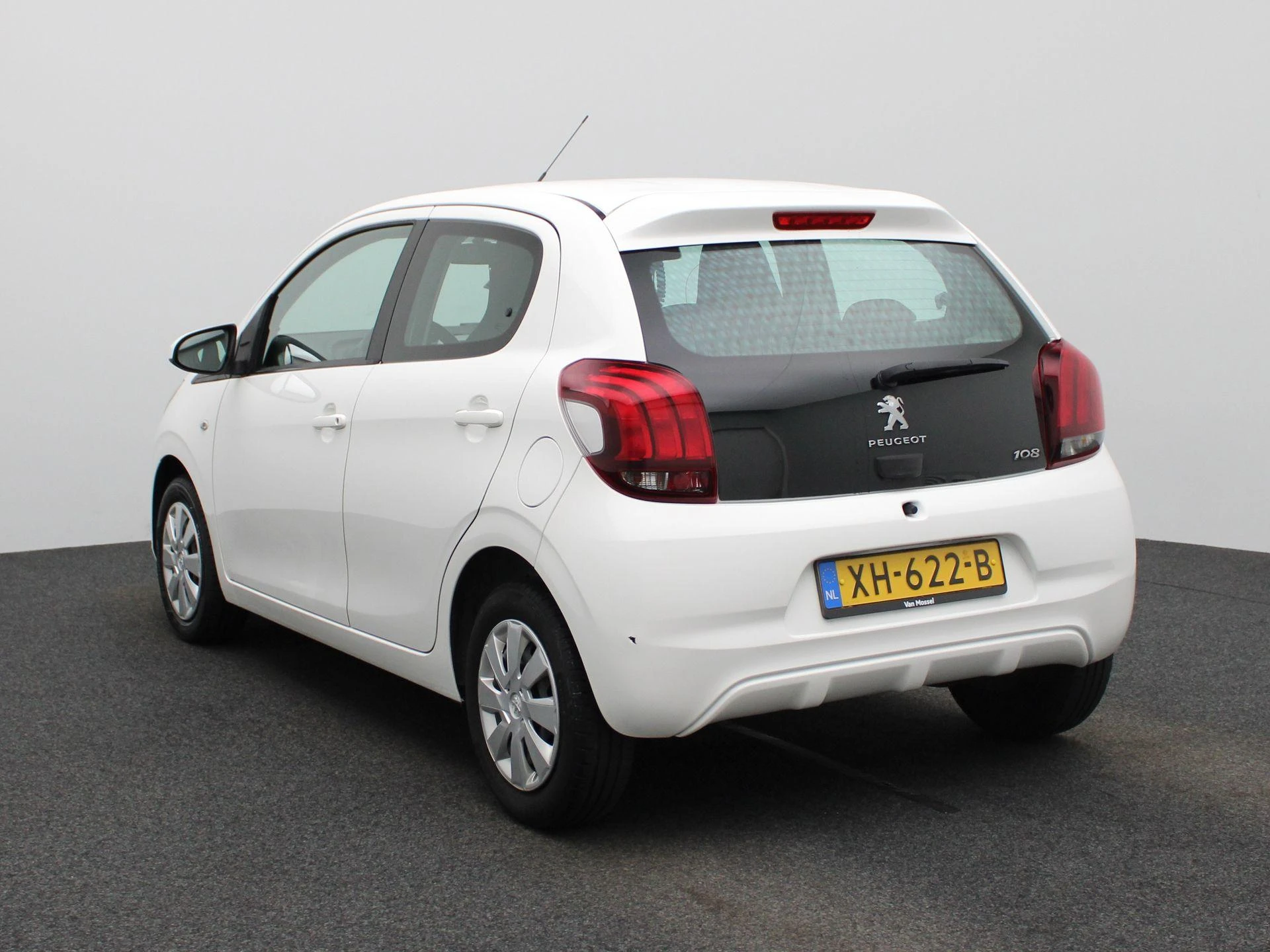 Peugeot 108 met kenteken 45100 – autofoto 3