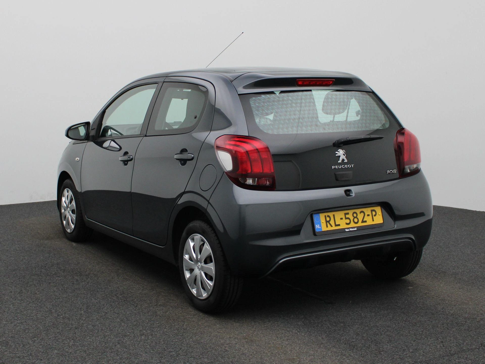 Peugeot 108 met kenteken 45100 – autofoto 3