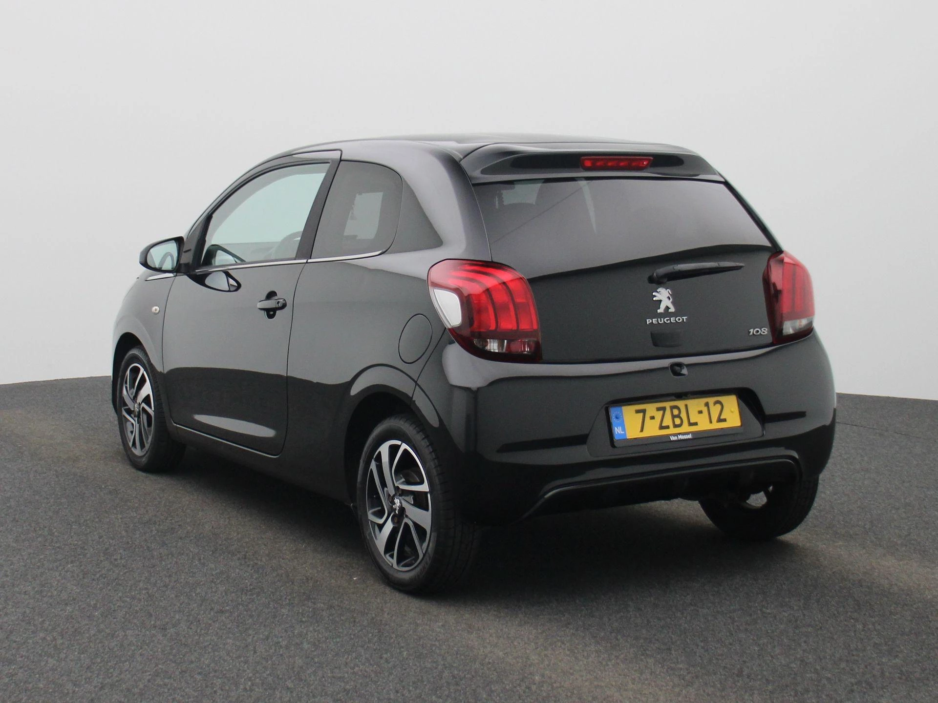 Peugeot 108 met kenteken 45100 – autofoto 3