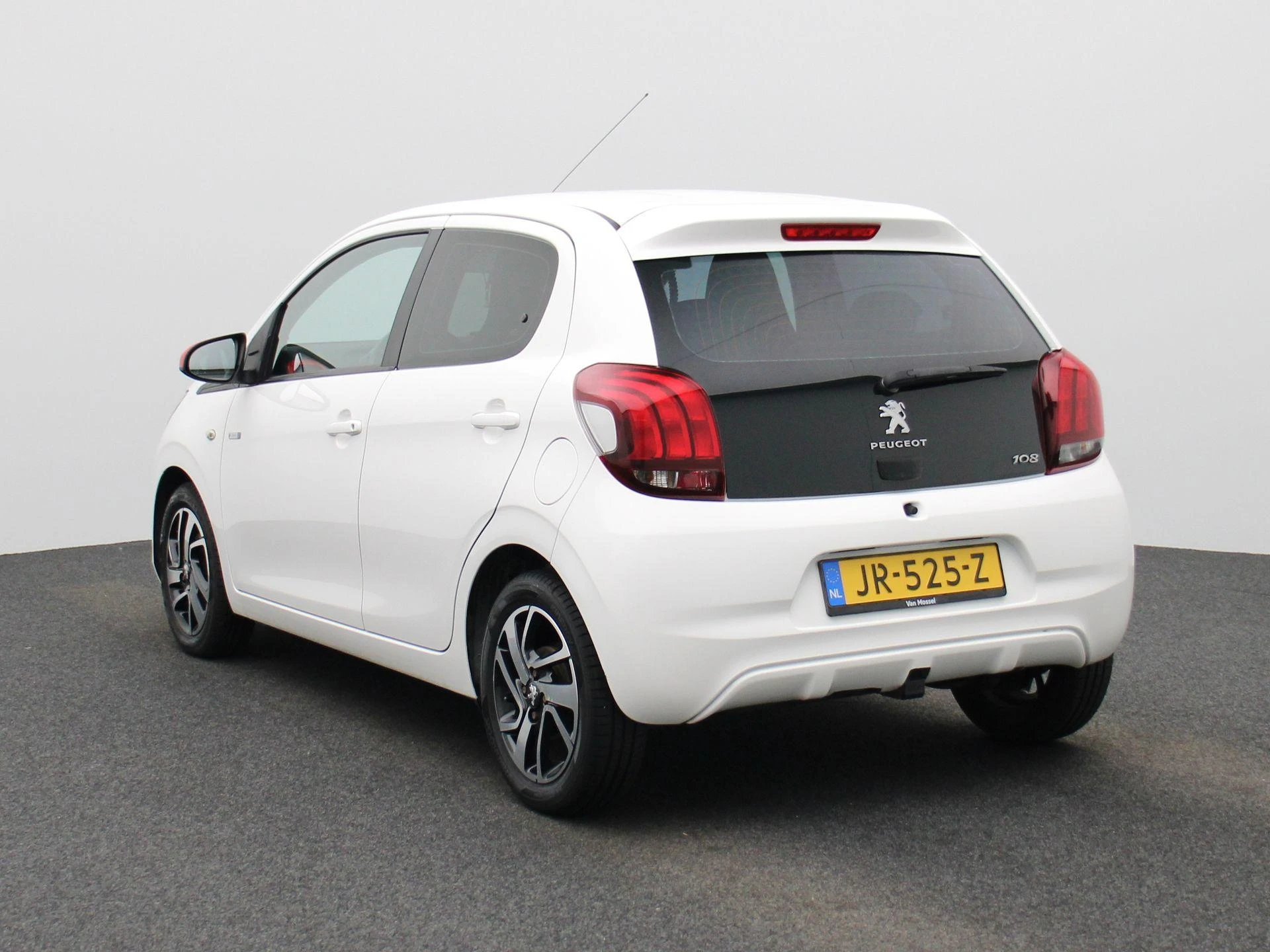 Peugeot 108 met kenteken 45100 – autofoto 3