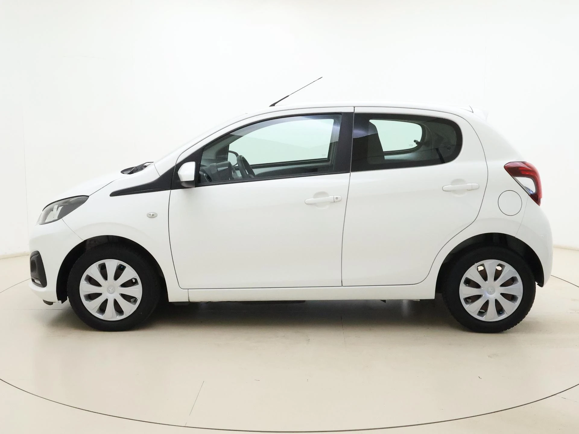 Peugeot 108 met kenteken 45100 – autofoto 3