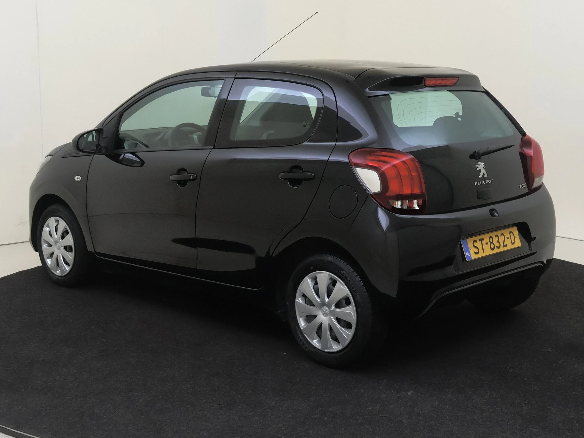 Peugeot 108 met kenteken 45100 – autofoto 4
