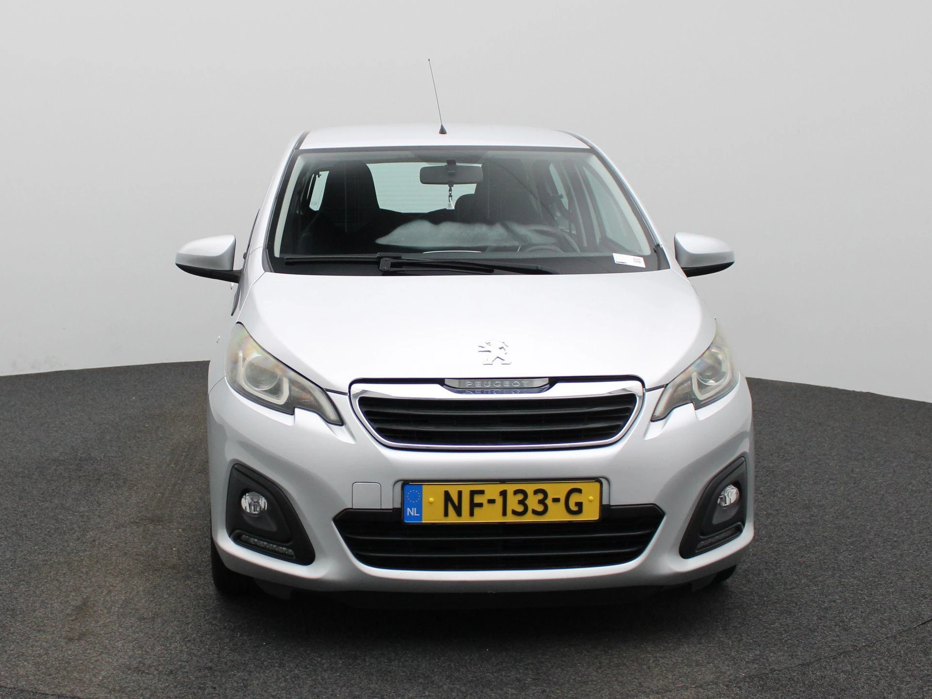 Peugeot 108 met kenteken 45100 – autofoto 4