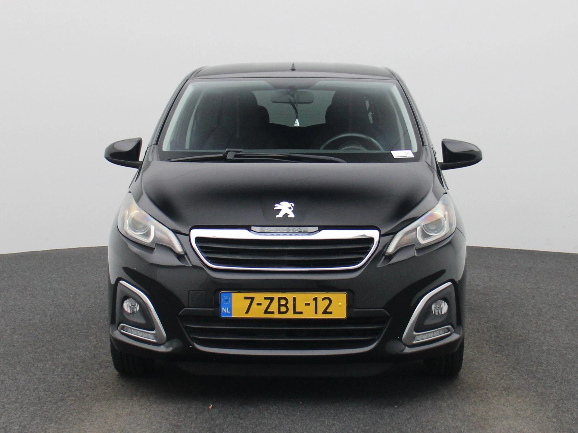 Peugeot 108 met kenteken 45100 – autofoto 4