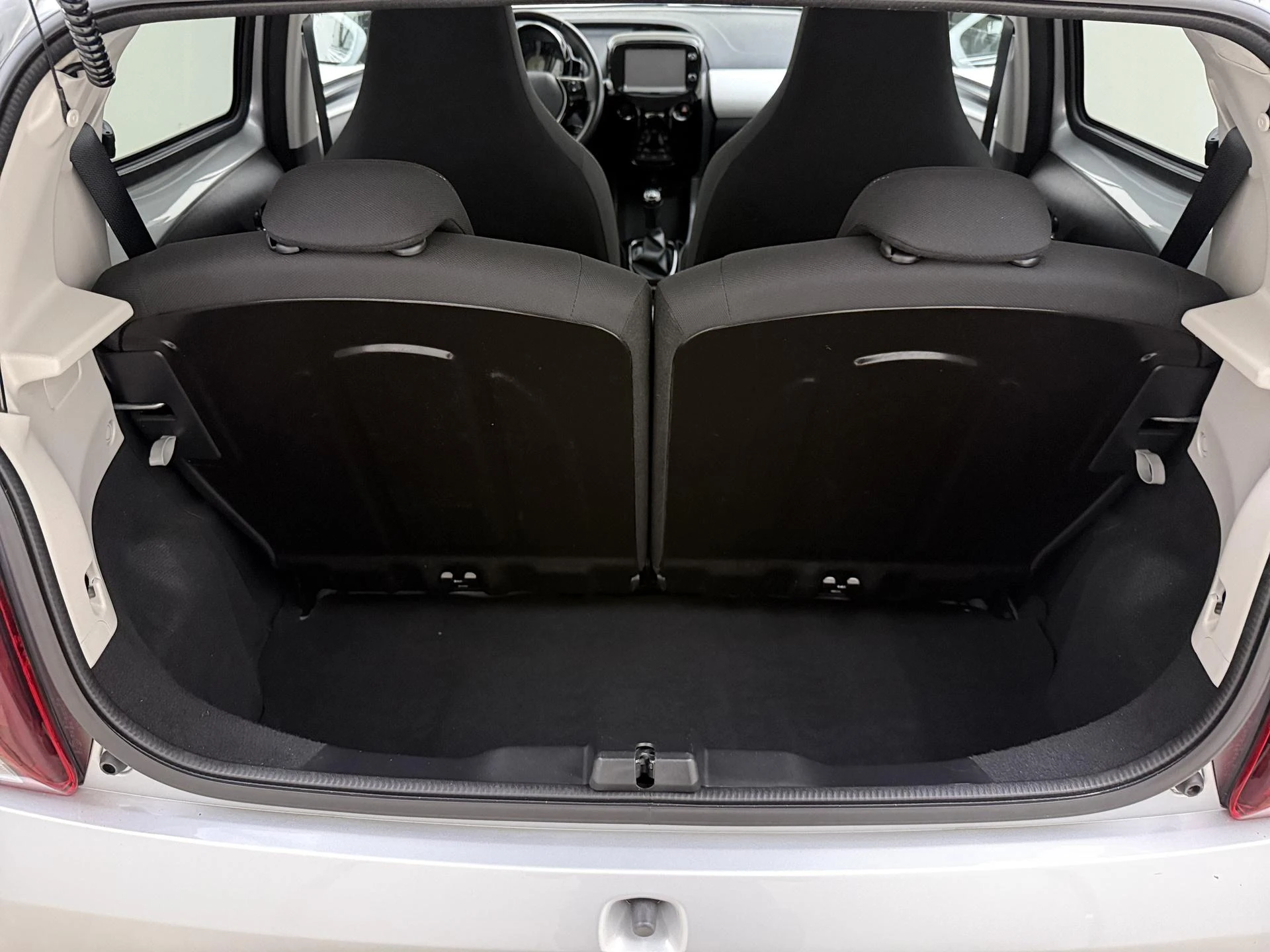 Peugeot 108 met kenteken 45100 – autofoto 4