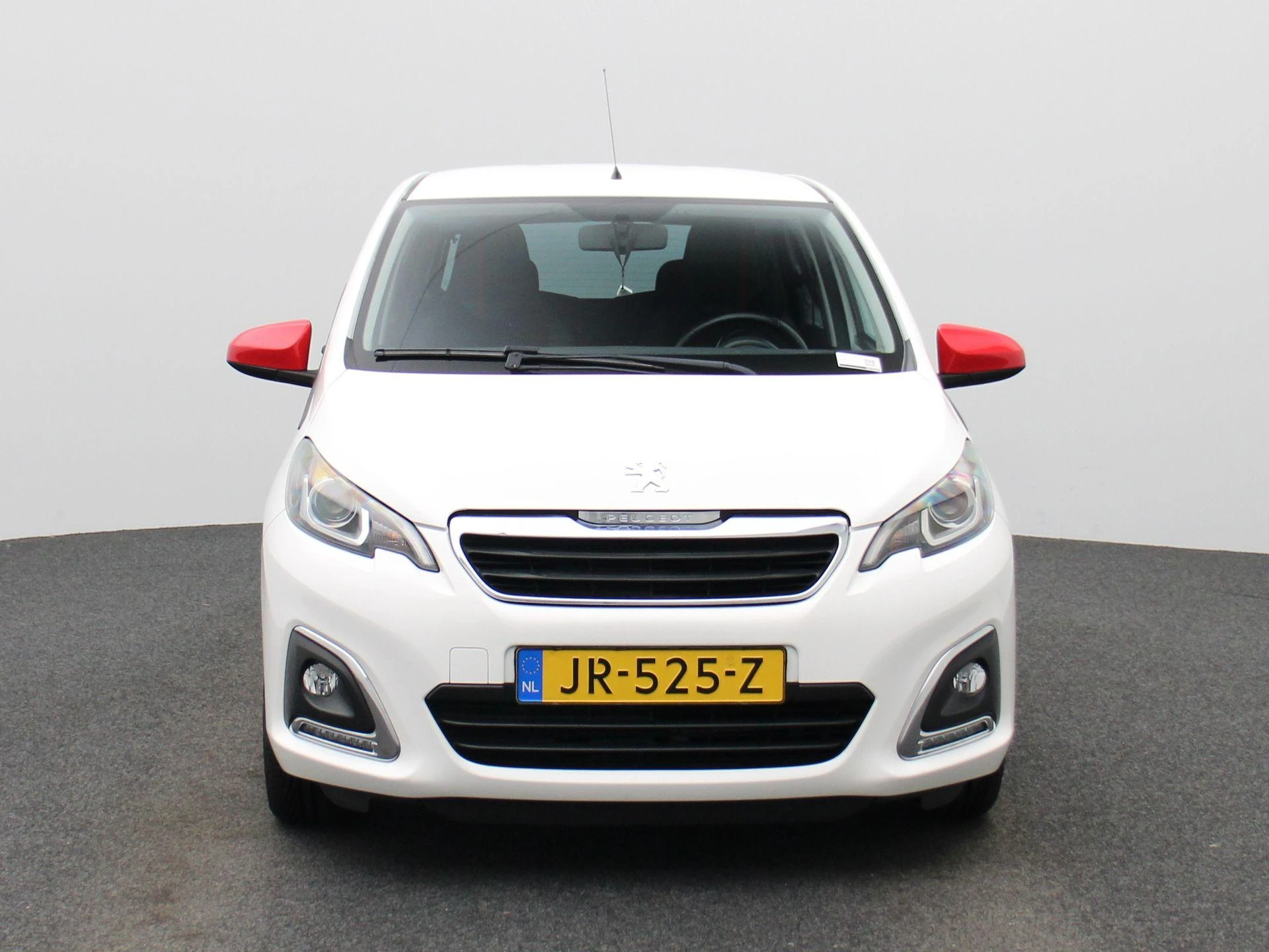 Peugeot 108 met kenteken 45100 – autofoto 4