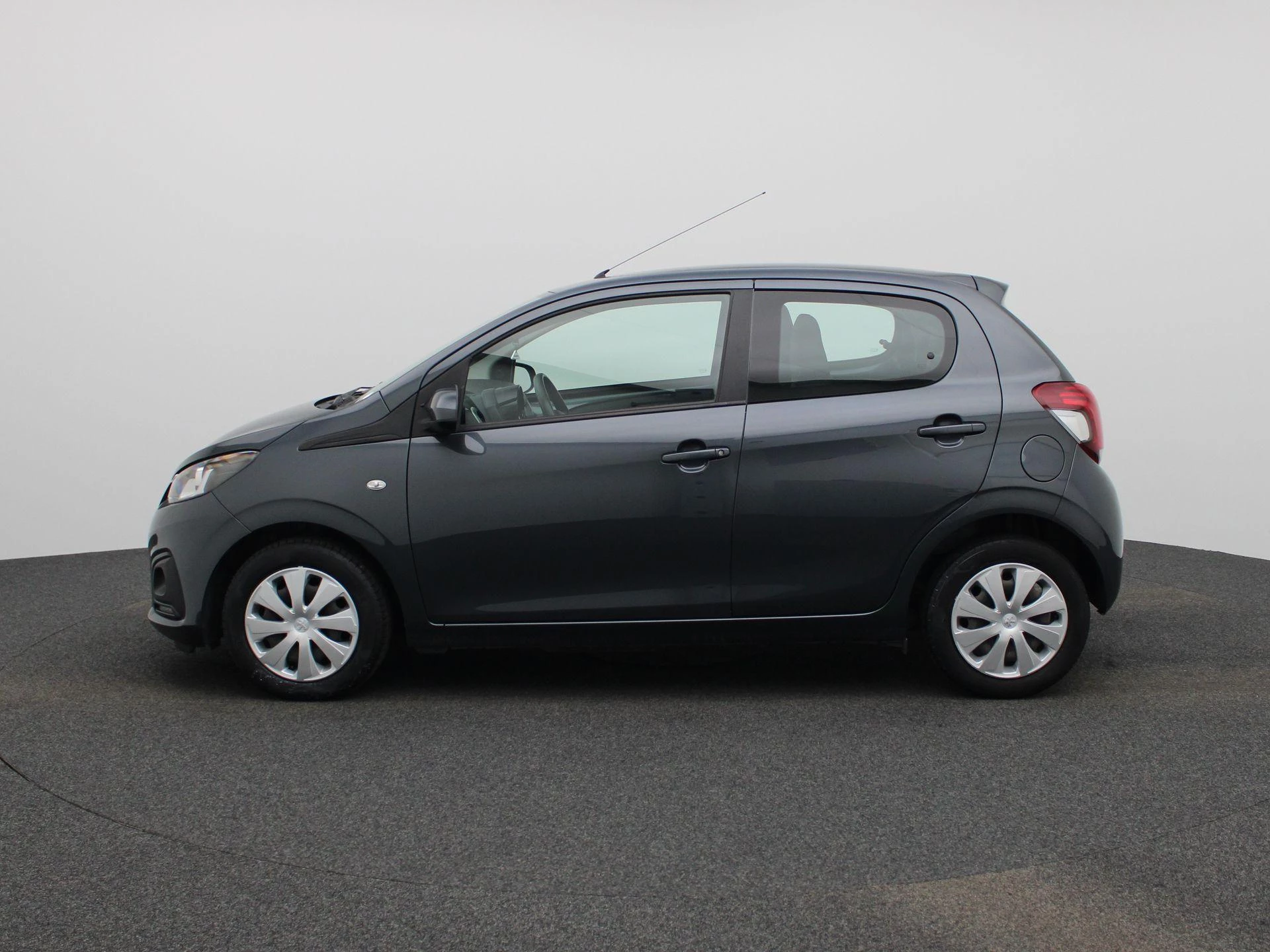 Peugeot 108 met kenteken 45100 – autofoto 5