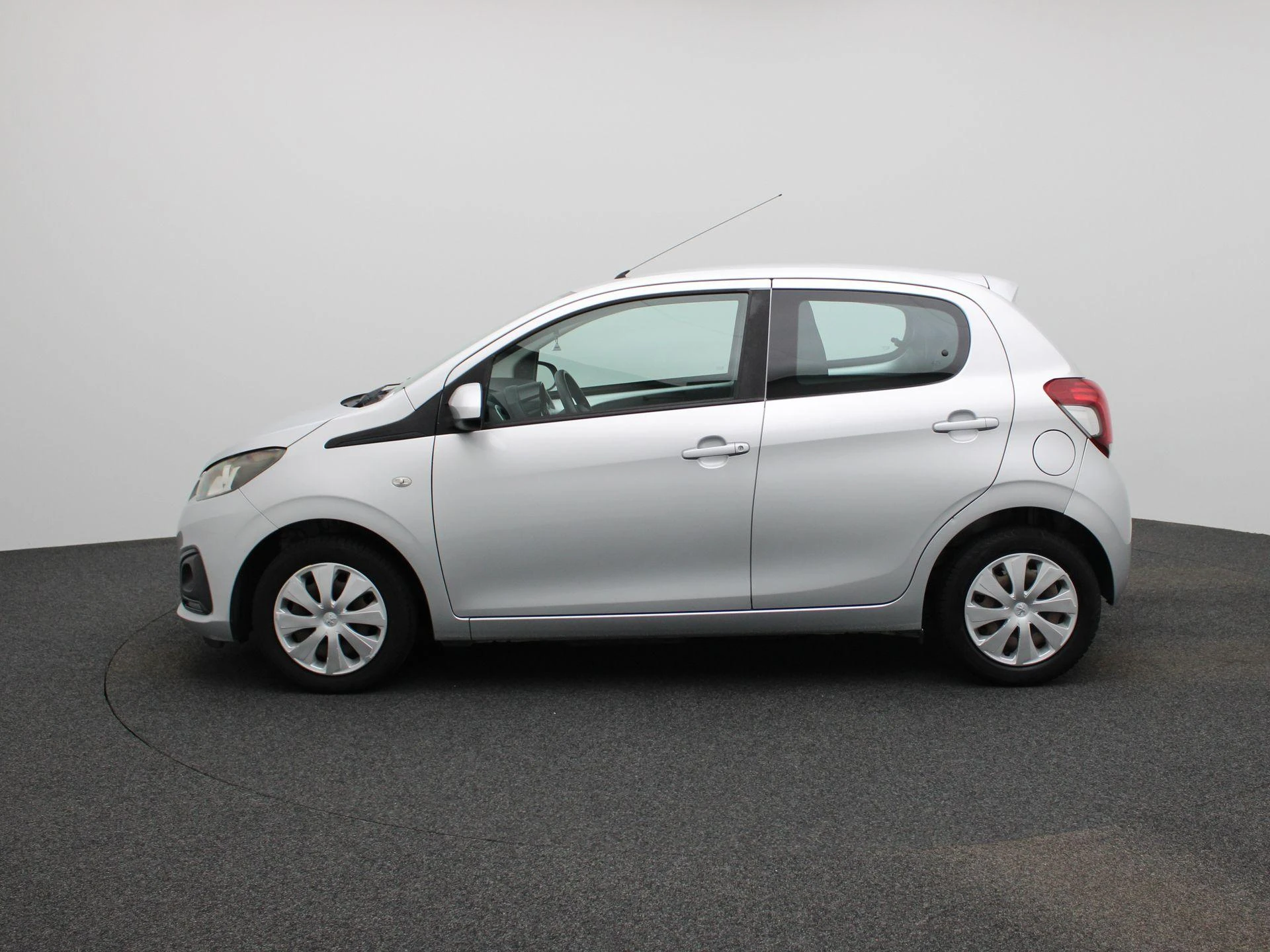 Peugeot 108 met kenteken 45100 – autofoto 5