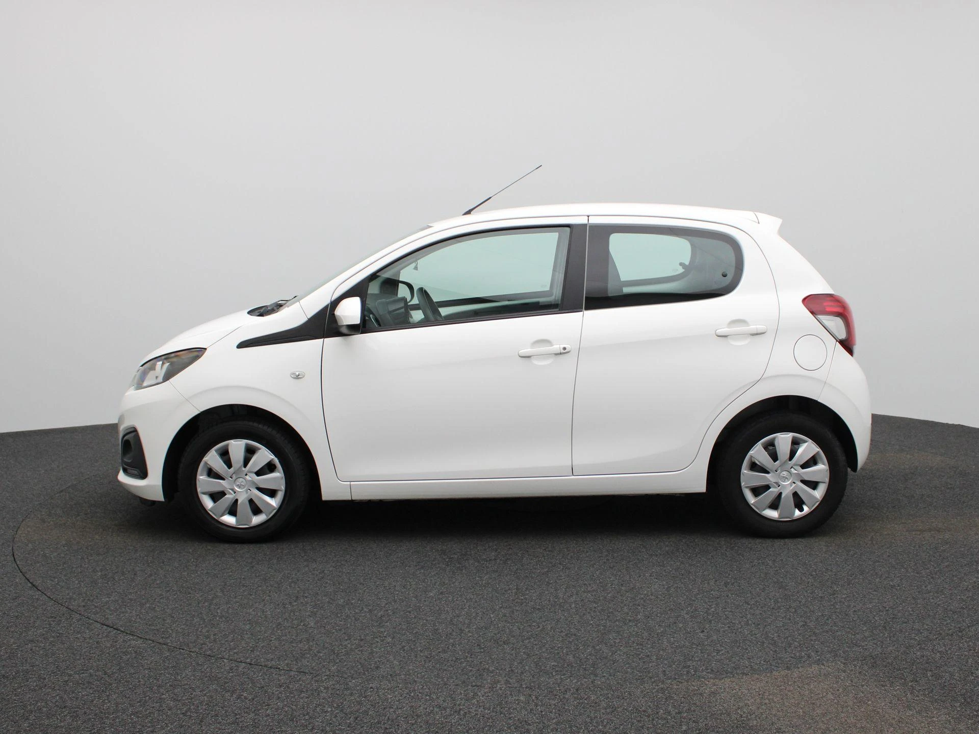 Peugeot 108 met kenteken 45100 – autofoto 5