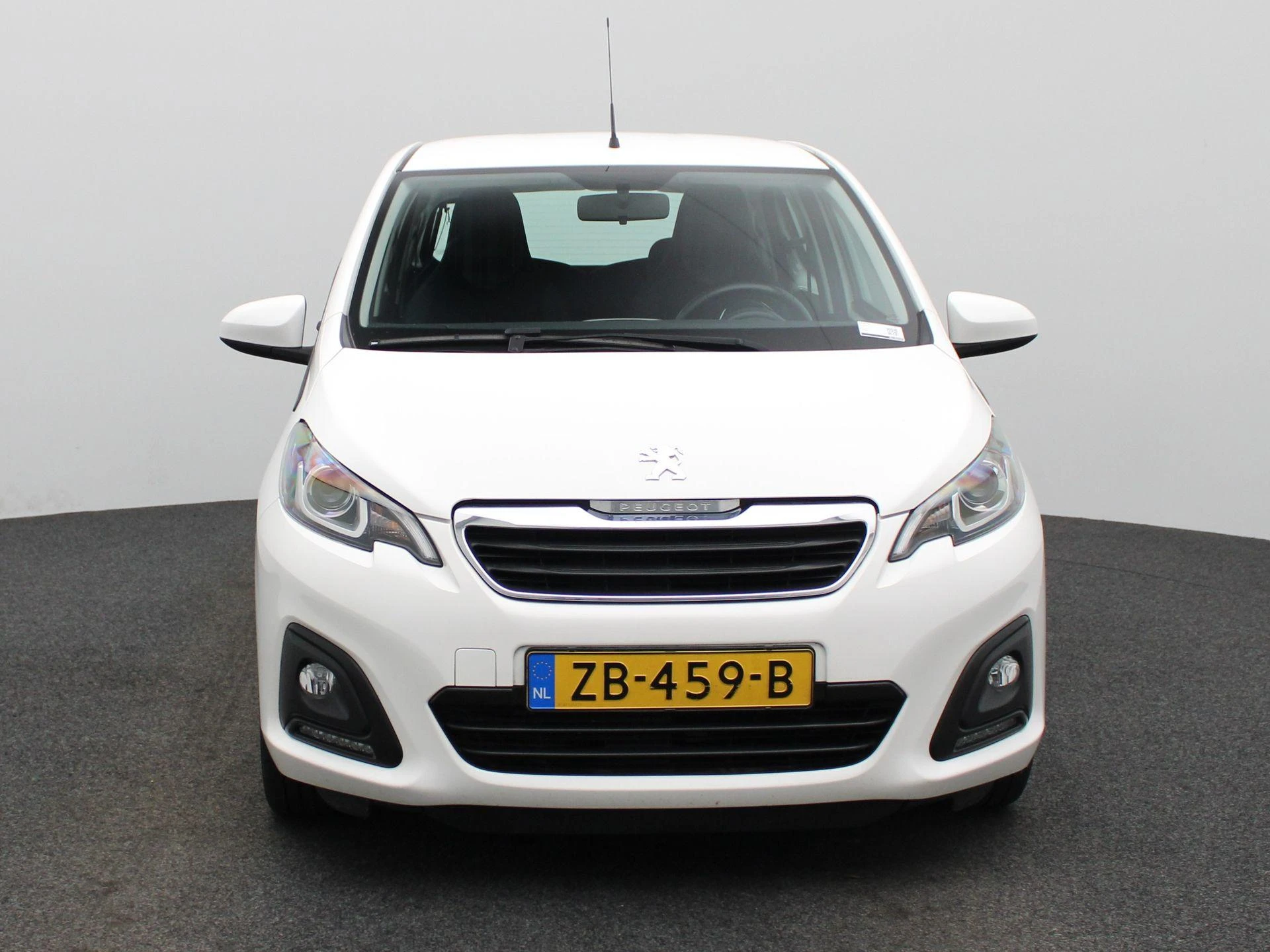 Peugeot 108 met kenteken 49100 – autofoto 4